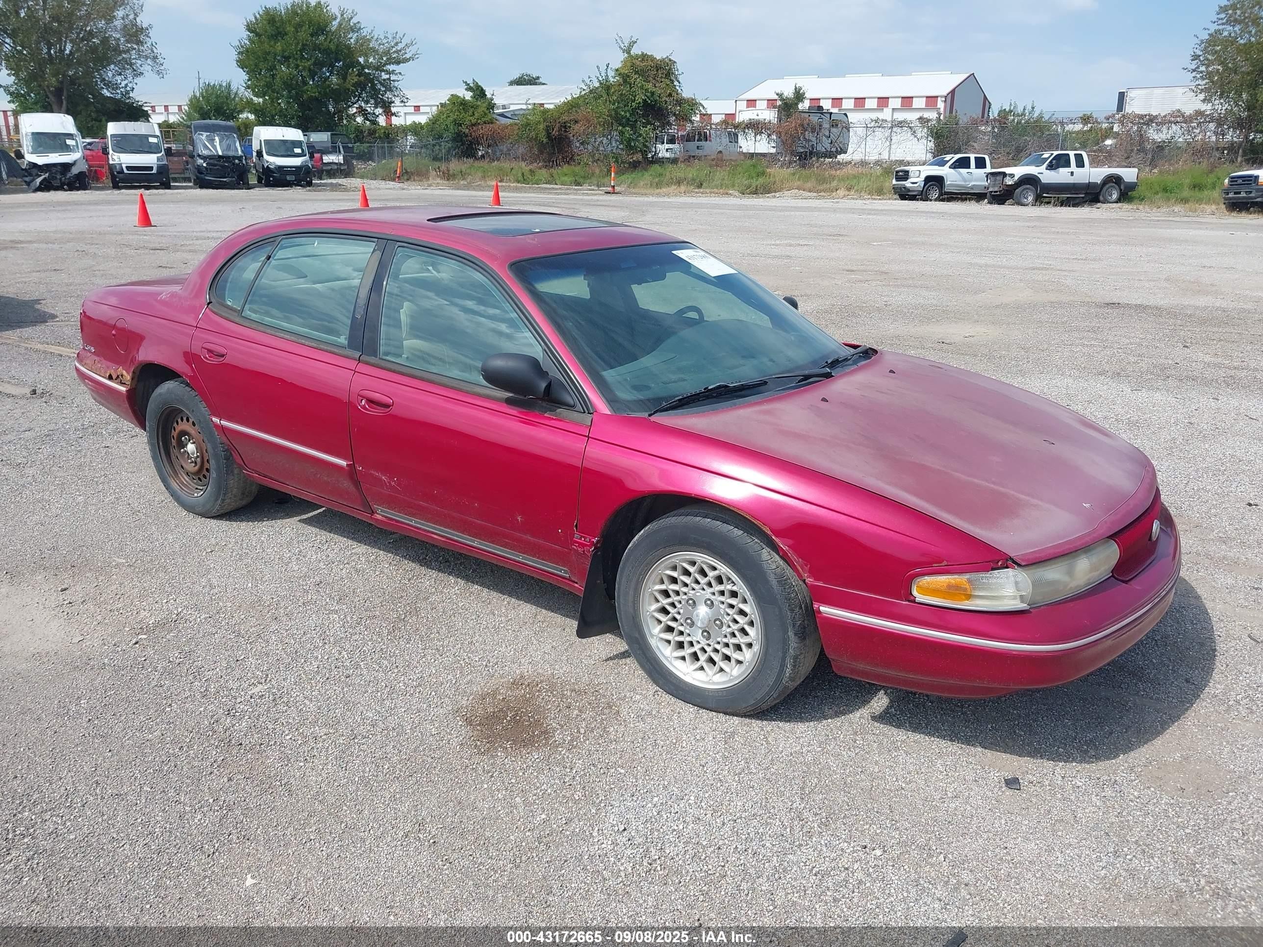 1997 Chrysler LHS, VIN 2C3HC56F2VH737047 — Бок