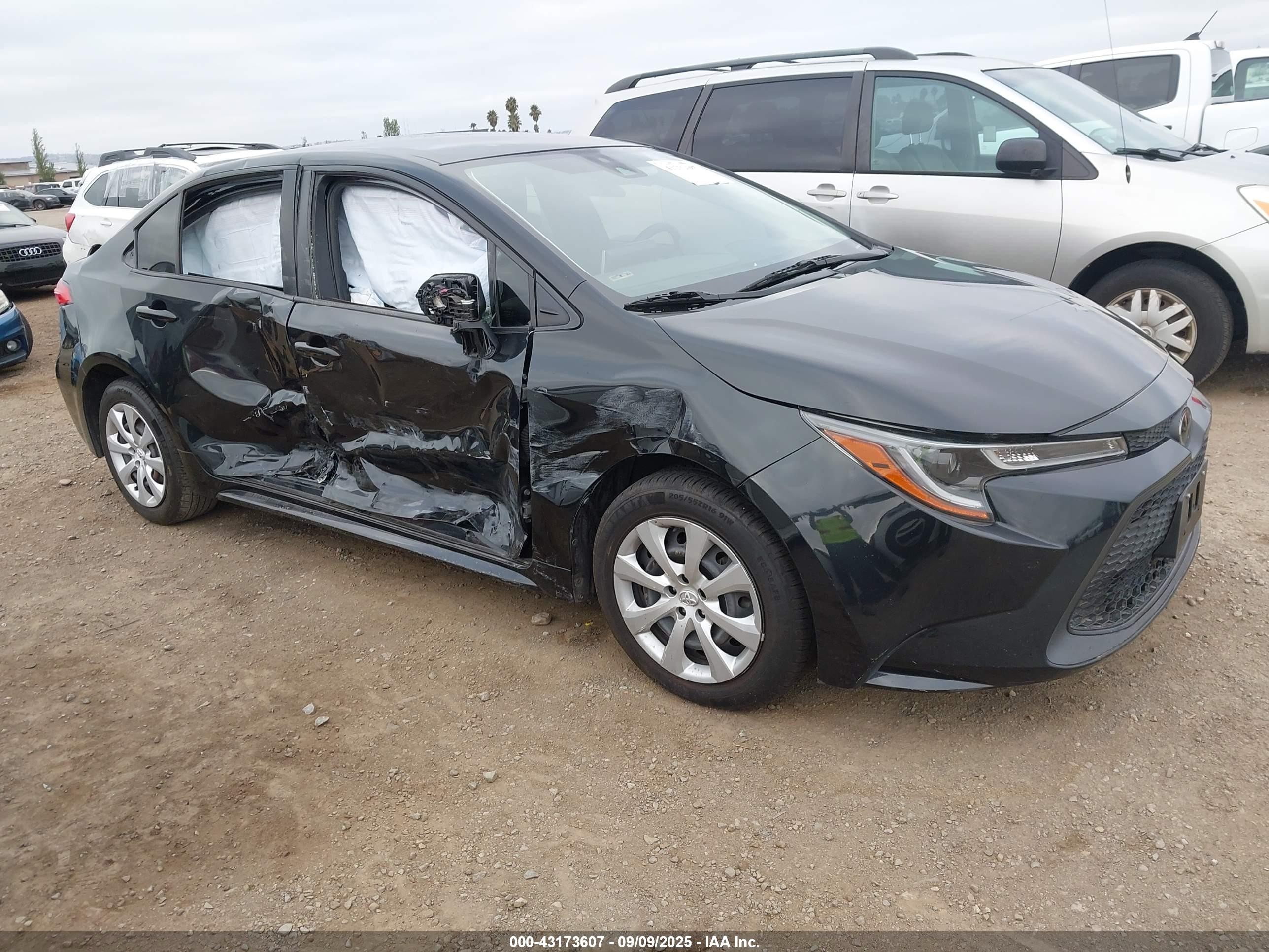 2021 Toyota Corolla LE, VIN JTDEPMAE4MJ168145 — Side