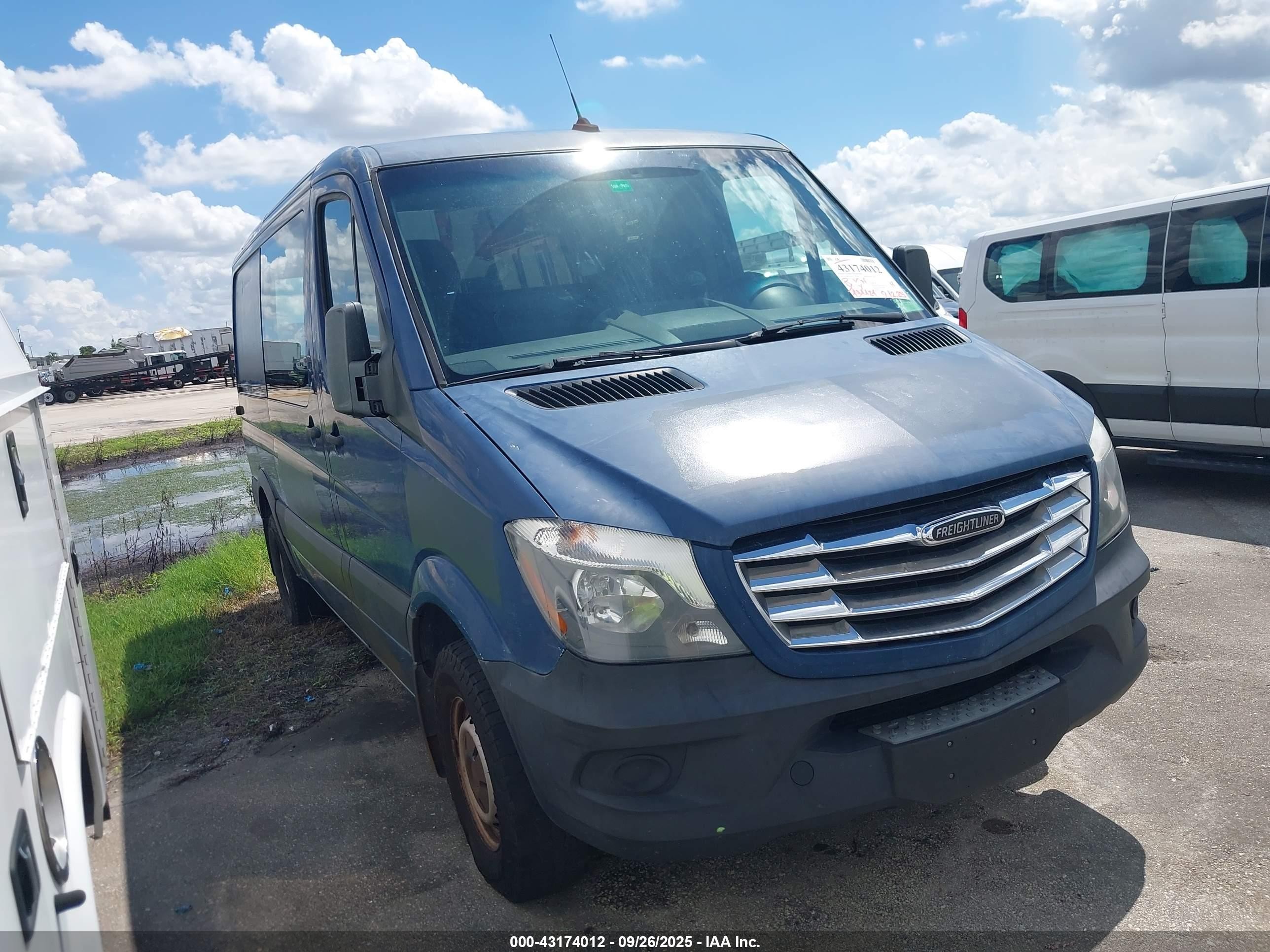 2017 Freightliner Sprinter Cargo, VIN WDYPE7CD2HP556115 — Side