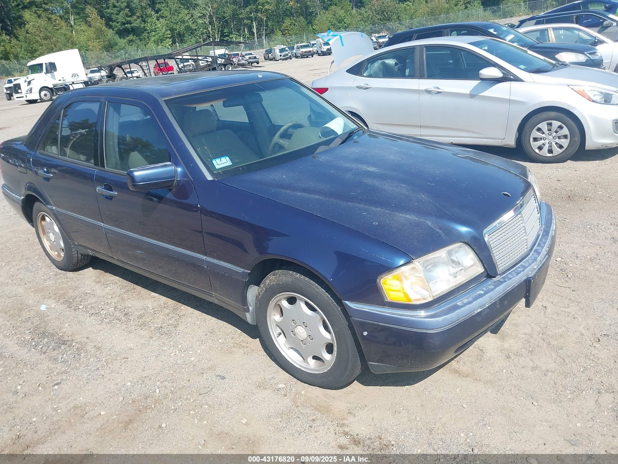 1995 Mercedes-Benz C, VIN WDBHA22E3SF279219 — Side