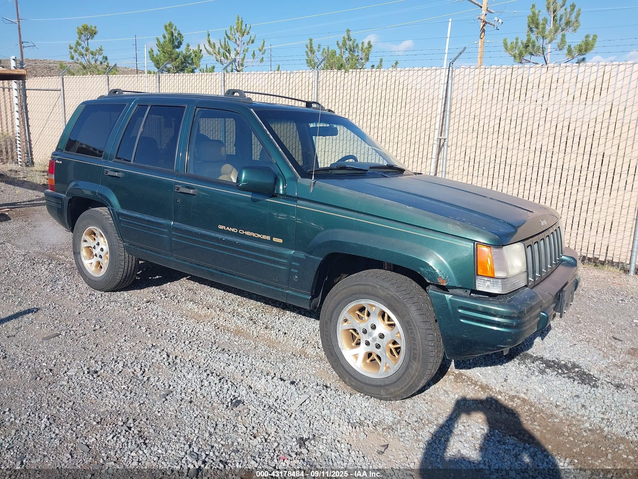 1996 Jeep Grand Cherokee Limited, VIN 1J4GZ78Y9TC368519 — Side