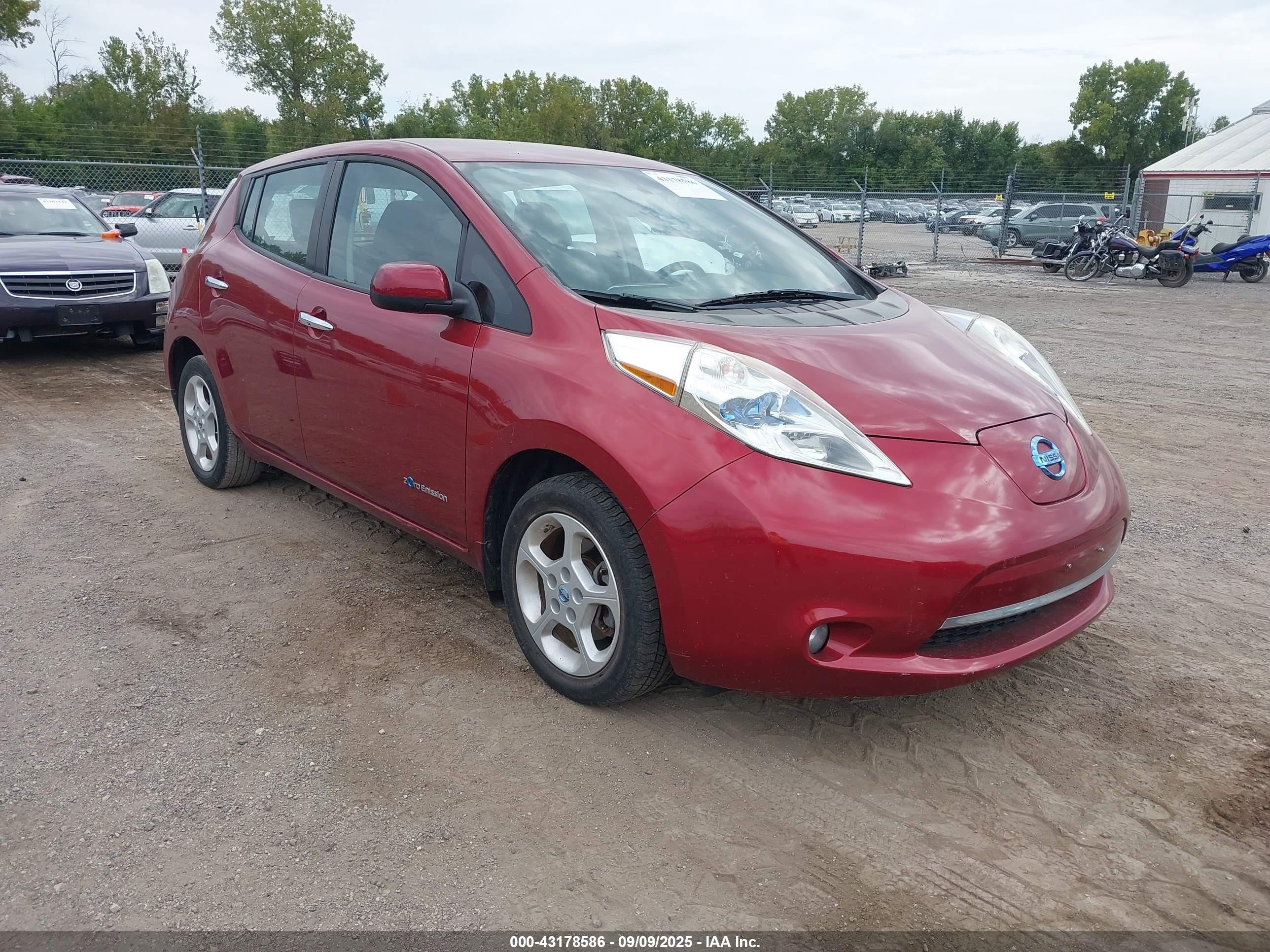 2013 Nissan LEAF SV, VIN 1N4AZ0CP5DC404876 — Normal wear