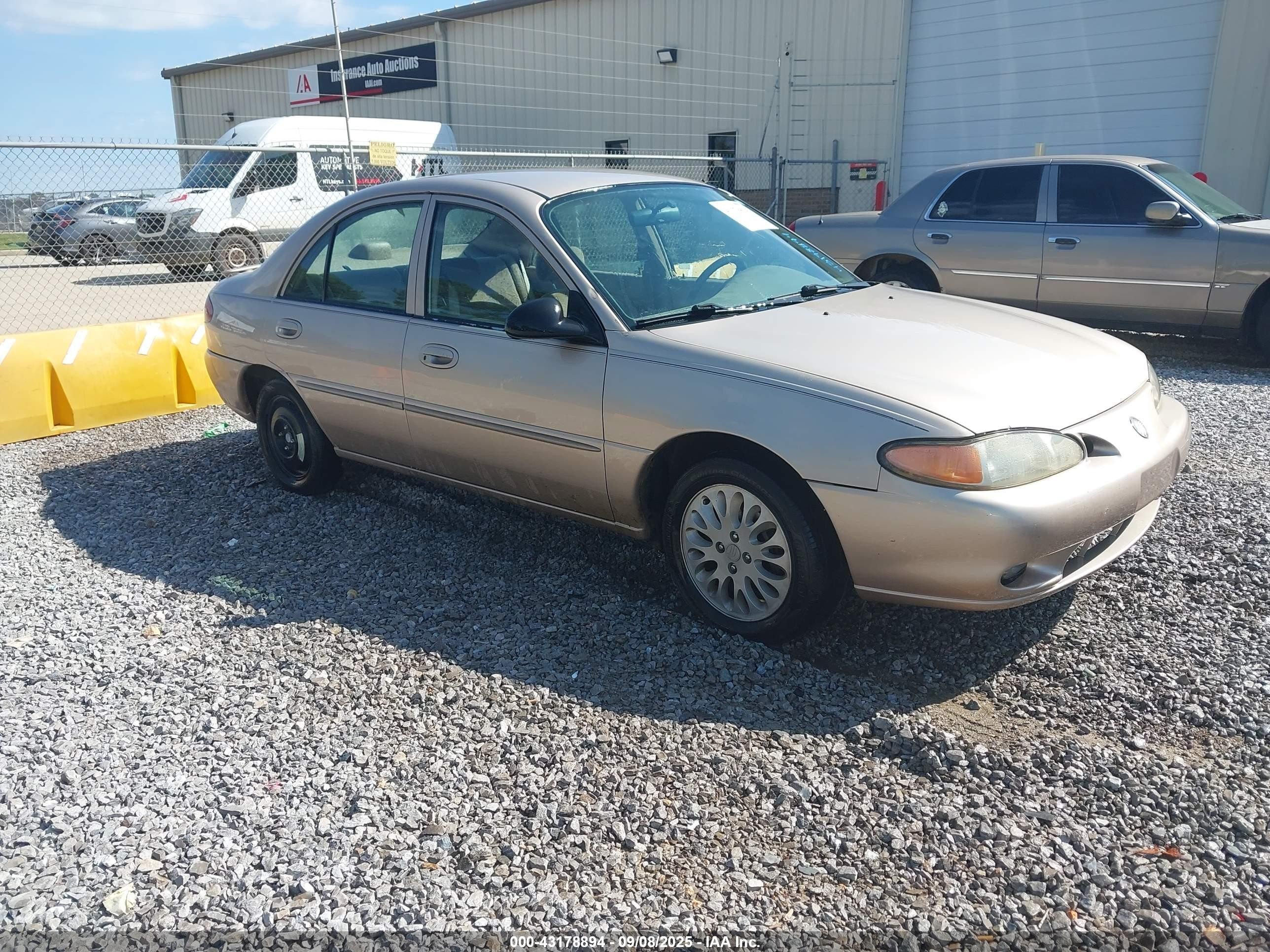 1999 Mercury Tracer LS, VIN 1MEFM13P6XW600900 — Обычный износ