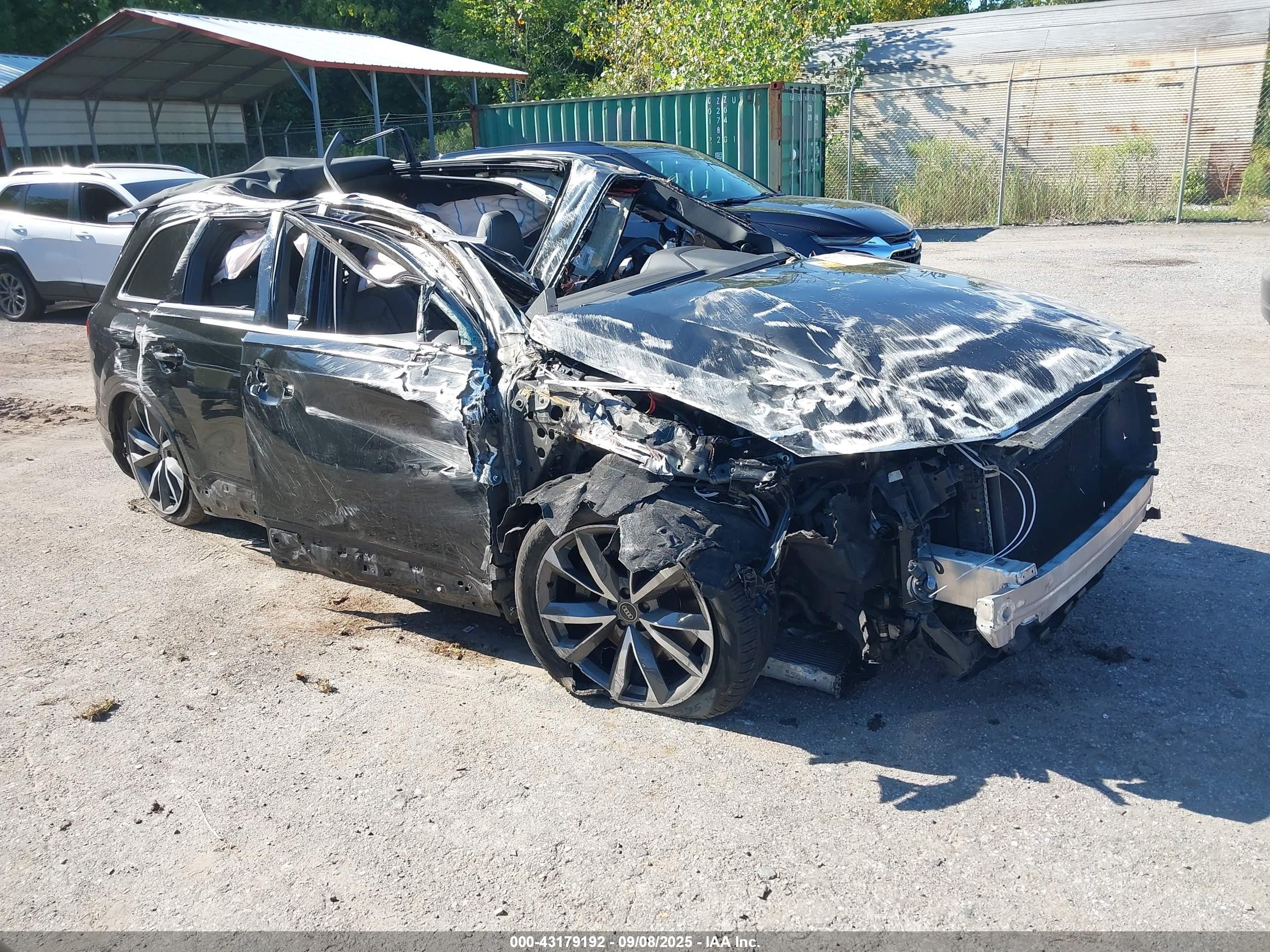 2022 Audi SQ7 Premium Plus, VIN WA1AWBF78ND004715 — Биологическое загрязнение
