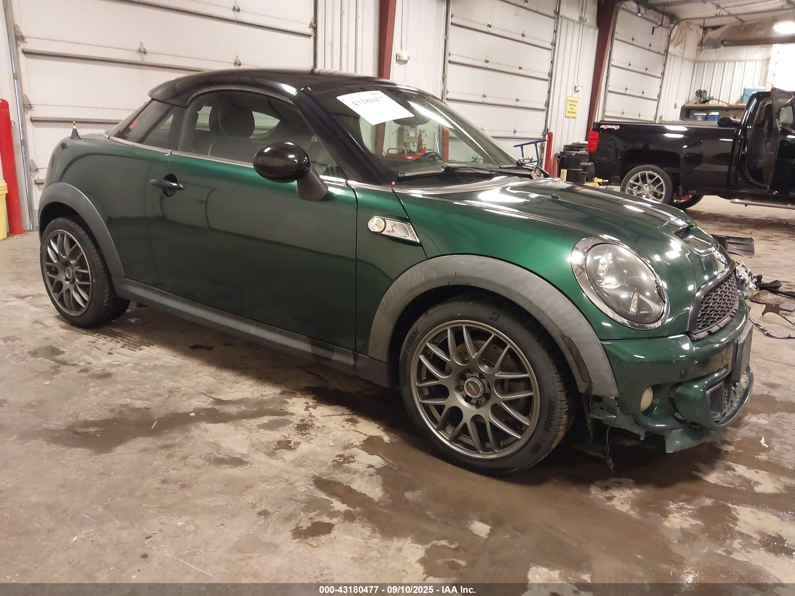2012 MINI Coupe S, VIN WMWSX3C57CT465954 — Перед