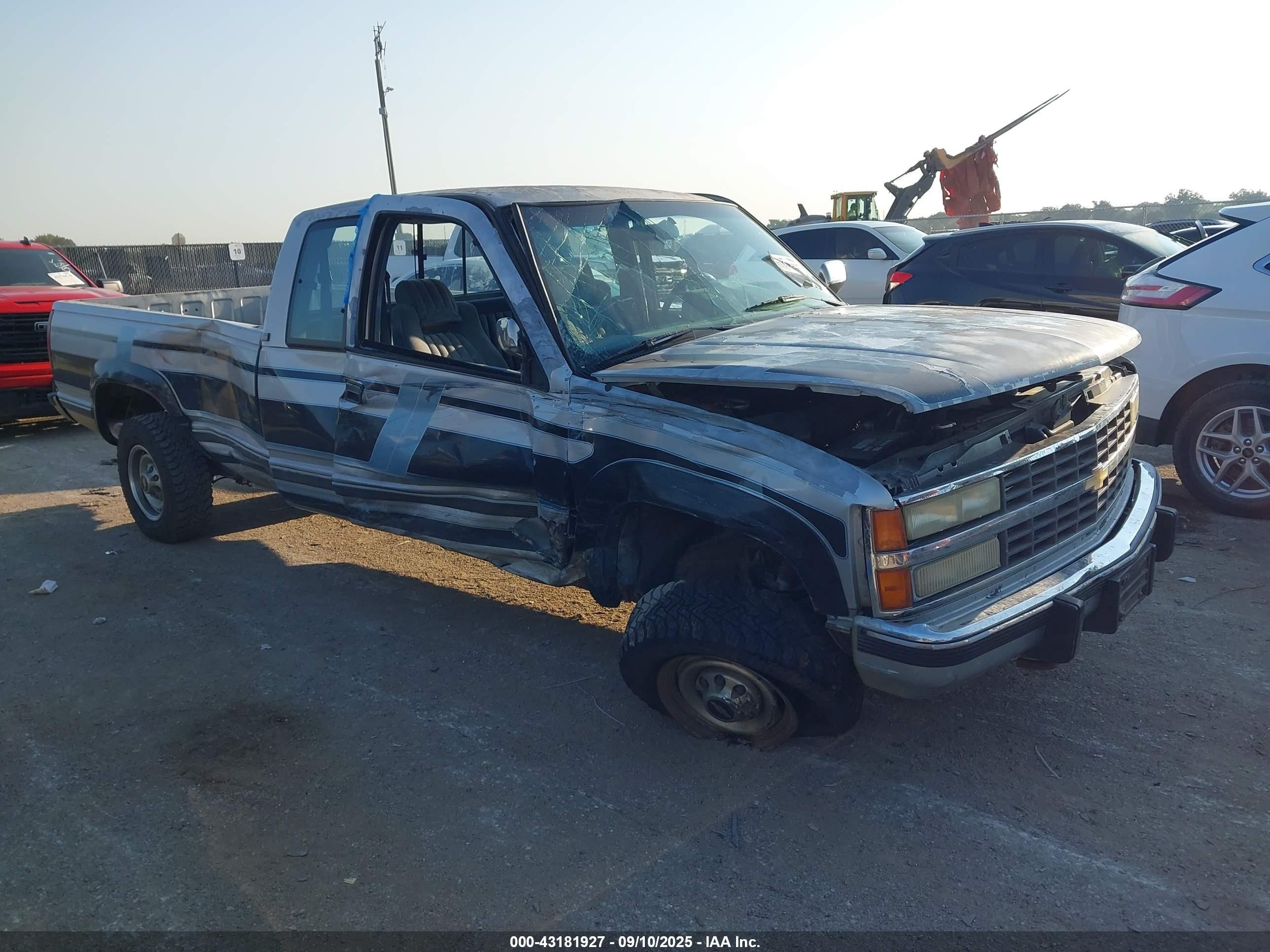 1990 Chevrolet K2500, VIN 2GCGK29KXL1188415 — Side