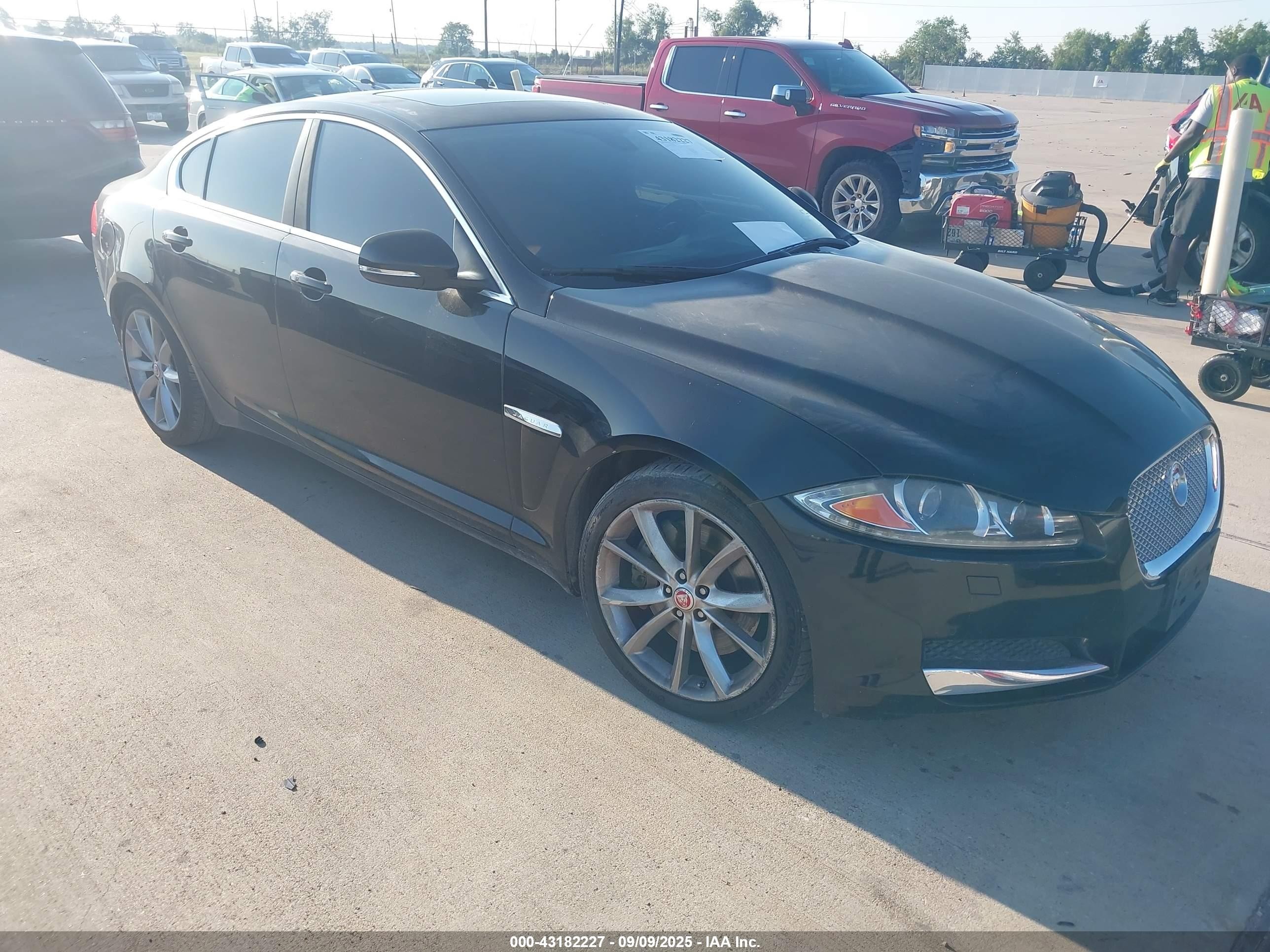 2015 Jaguar XF Portfolio, VIN SAJWJ0FF2F8U56922 — Auction photo