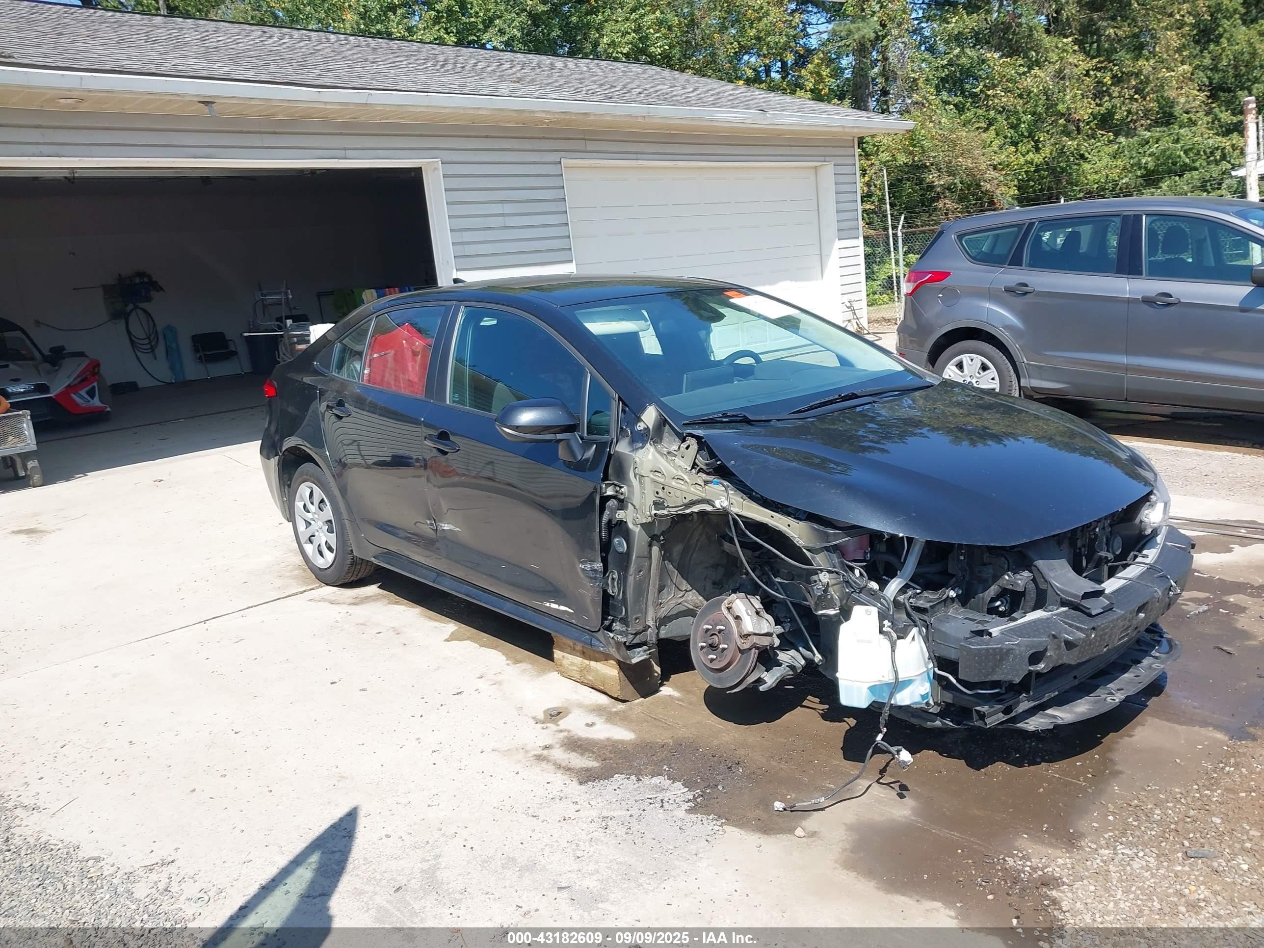 2021 Toyota Corolla LE, VIN 5YFEPMAE7MP254500 — Side