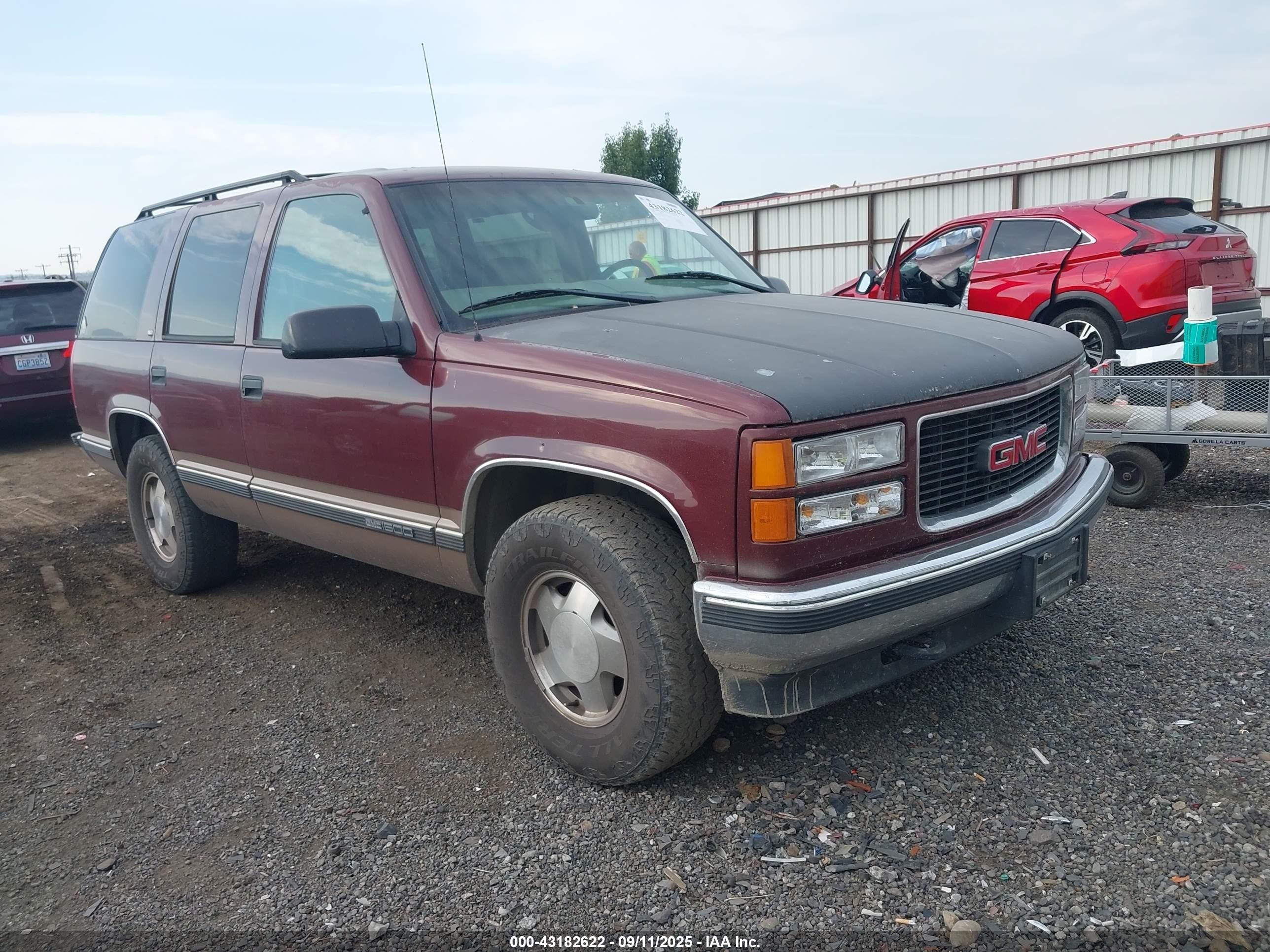 1998 GMC Yukon, VIN 1GKEK13RXWJ702365 — Front end