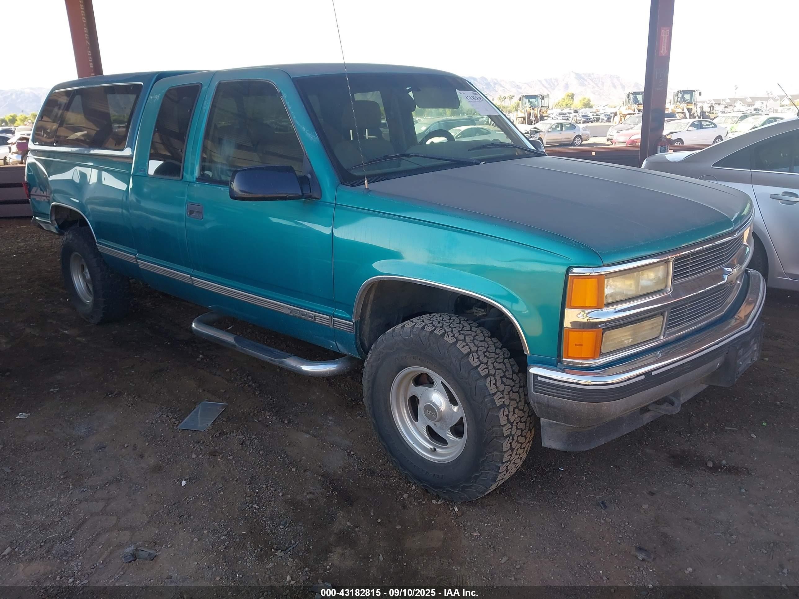 1996 Chevrolet K1500, VIN 2GBEK19R0T1156074 — Rear end