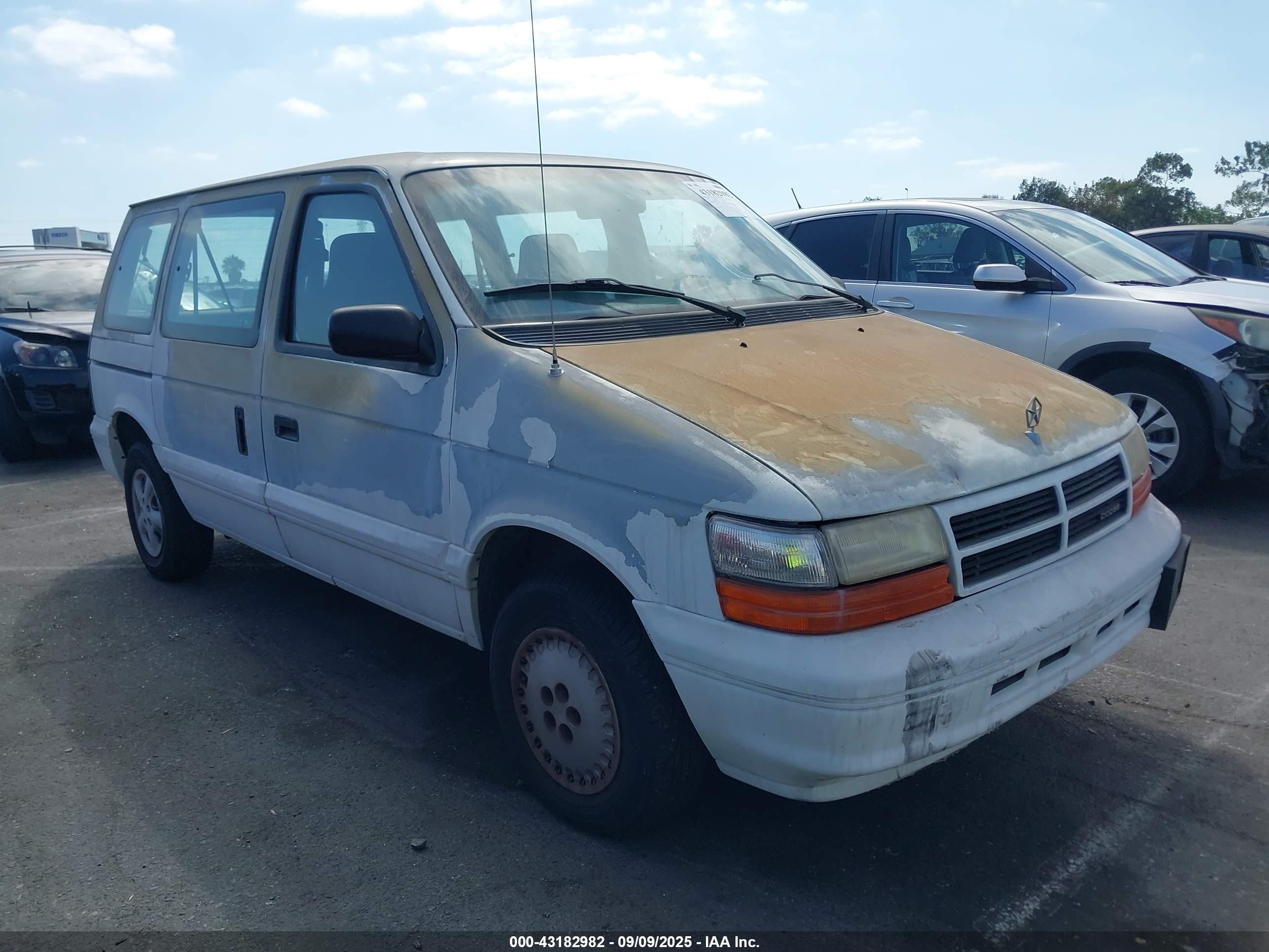 1995 Dodge Caravan, VIN 2B4GH2536SR254291 — Rear end