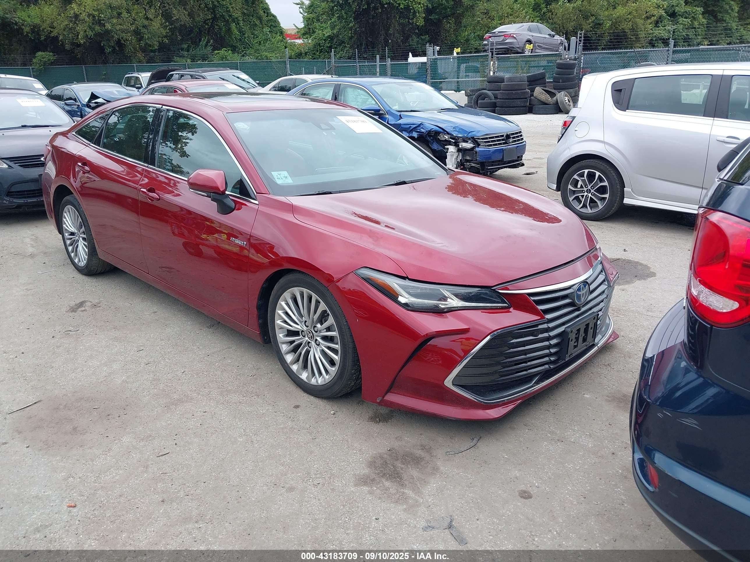 2020 Toyota Avalon Limited Hybrid, VIN 4T1D21FB9LU018645 — Side