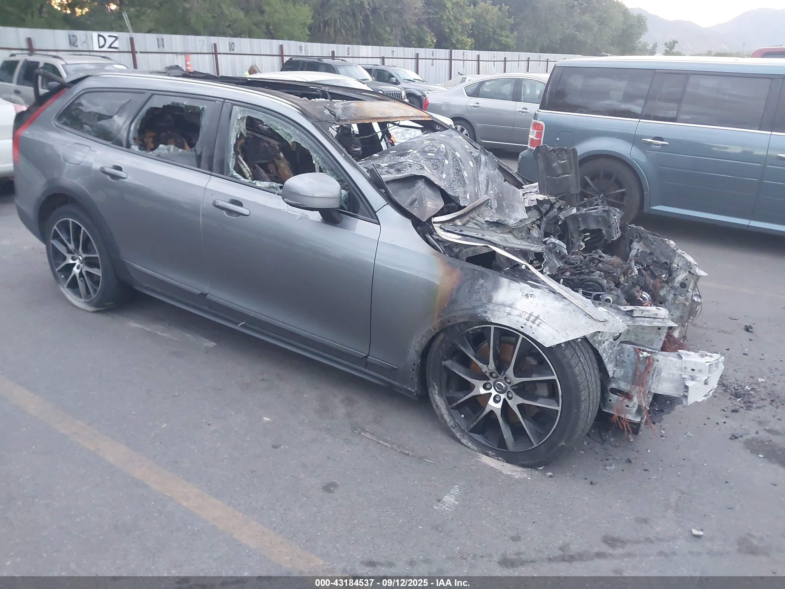 2017 Volvo V90, VIN YV4A22NL9H1005150 — Пожар