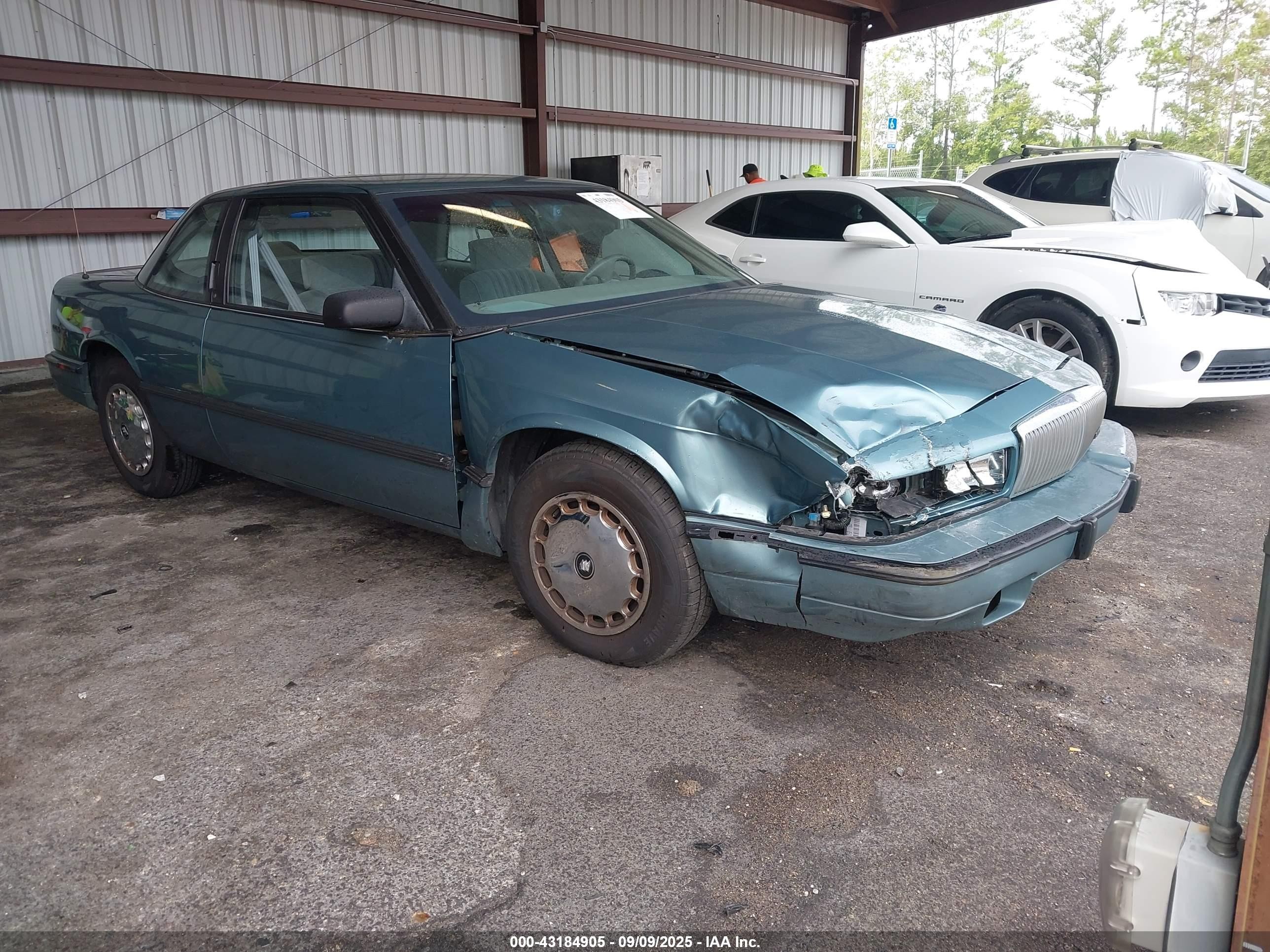 1993 Buick Regal, VIN 2G4WB14T7P1430035 — Перед