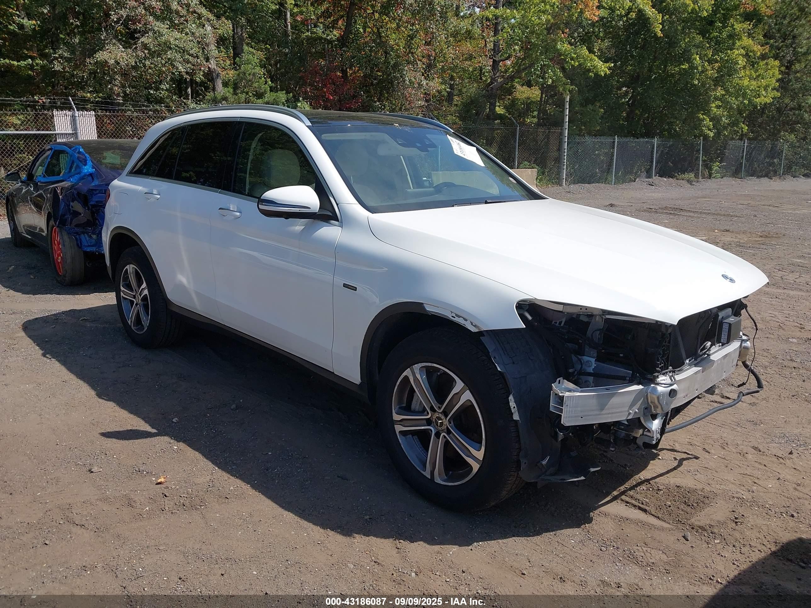 2019 Mercedes-Benz GLC 350e, VIN WDC0G5EB1KF507437 — Front end