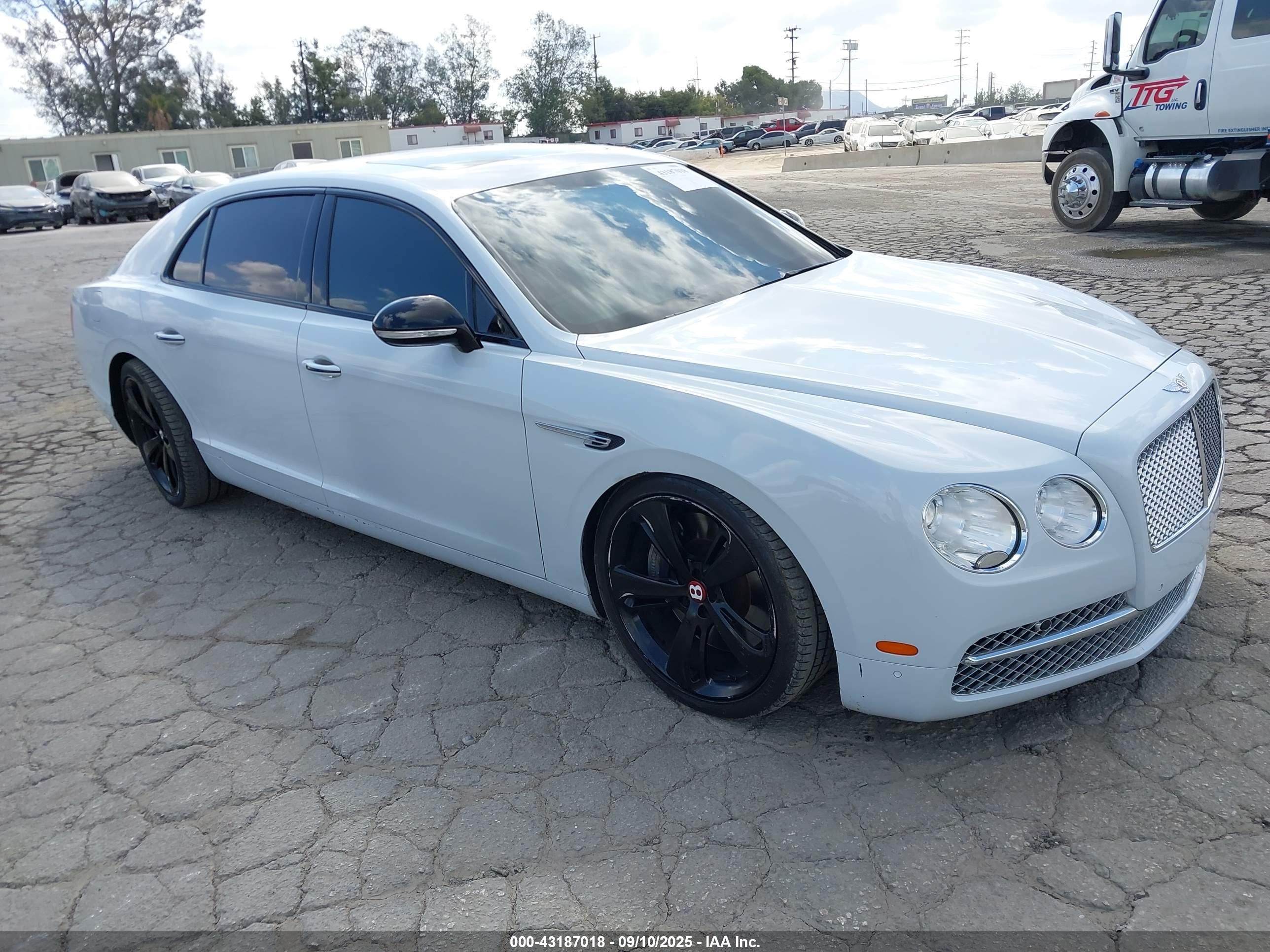 2018 Bentley Flying Spur, VIN SCBEH9ZA4JC067959 — Side