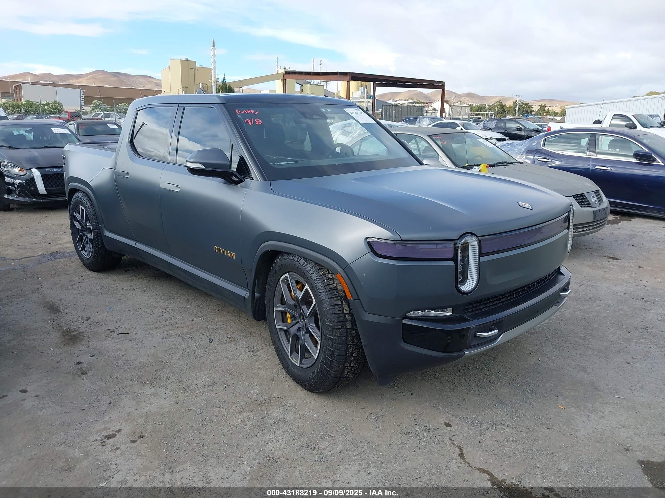2022 Rivian R1T Adventure, VIN 7FCTGAAA9NN004171 — Undercarriage