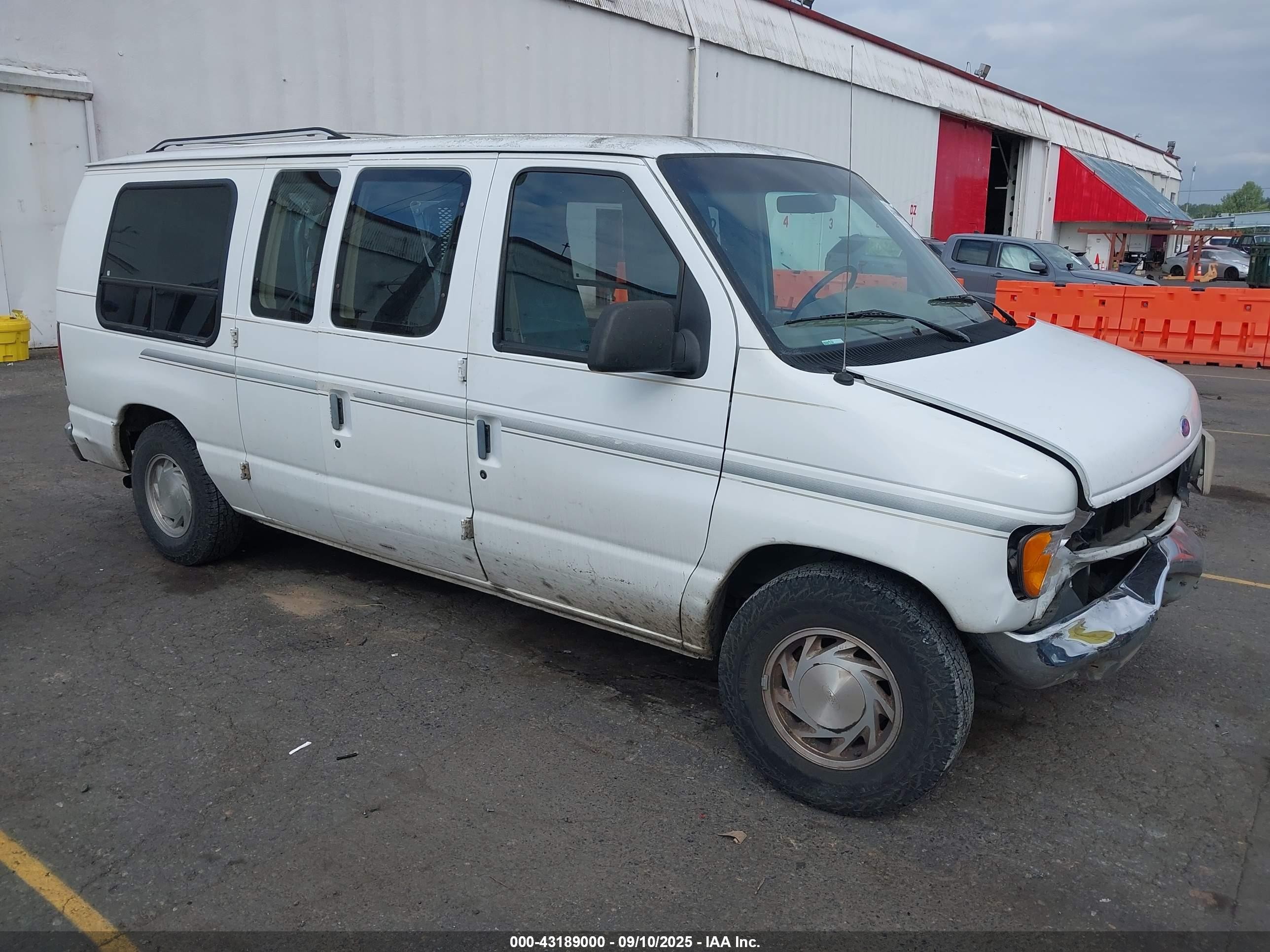 1995 Ford Econoline Cargo, VIN 1FDEE14N0SHB51469 — Front end