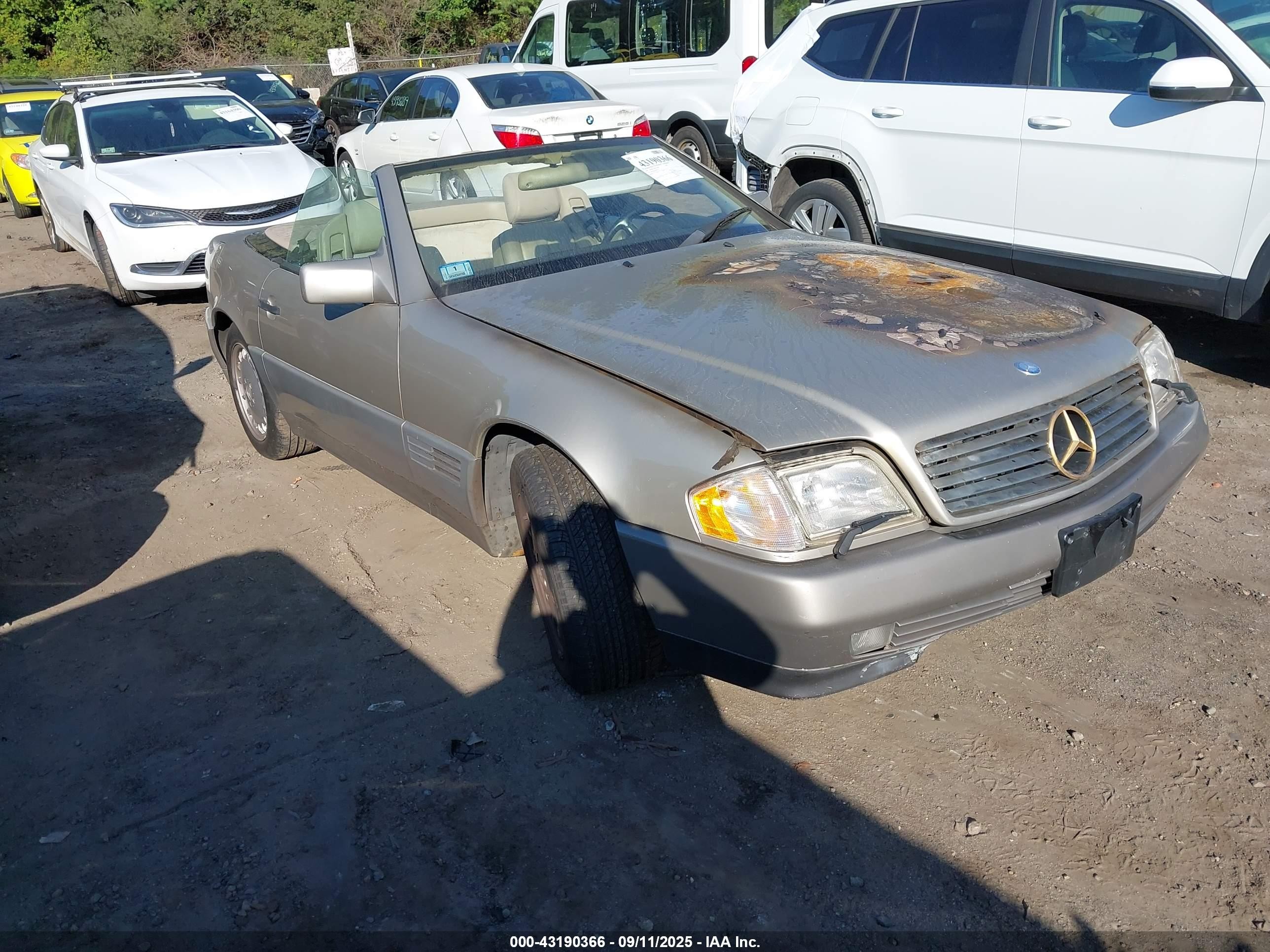 1993 Mercedes-Benz SL 5.0L, VIN WDBFA67E5PF072510 — Engine fire