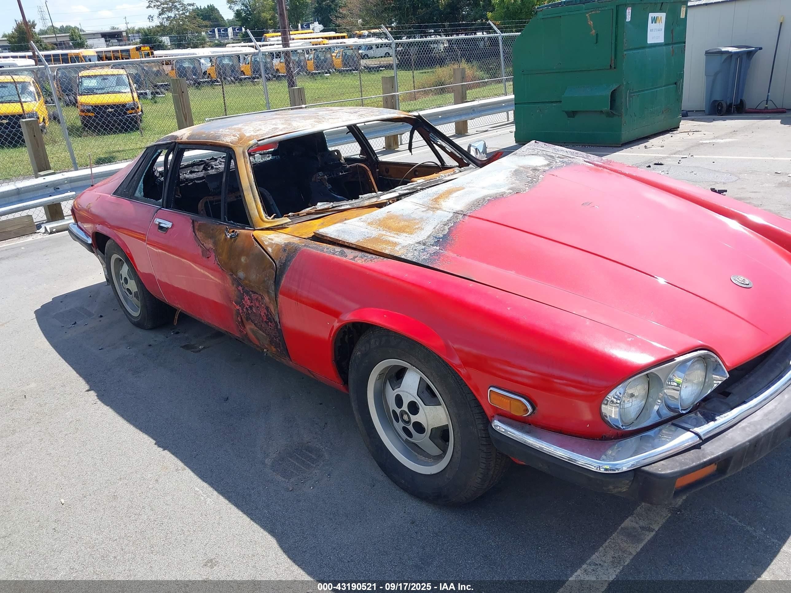 1986 Jaguar XJ, VIN SAJNV5844GC131468 — Engine fire