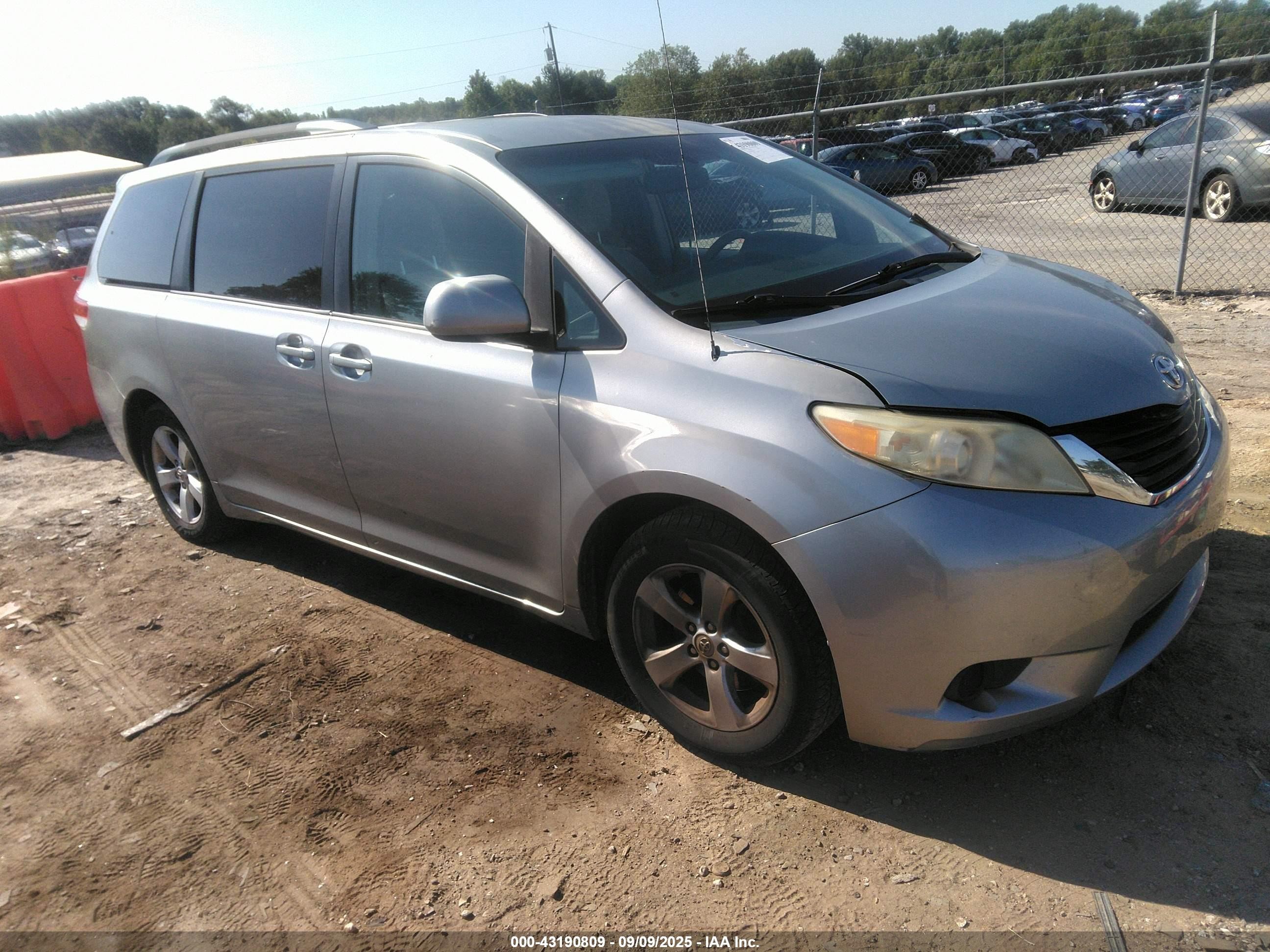 2011 Toyota Sienna LE AAS, VIN 5TDKK3DC4BS128511 — Normal wear