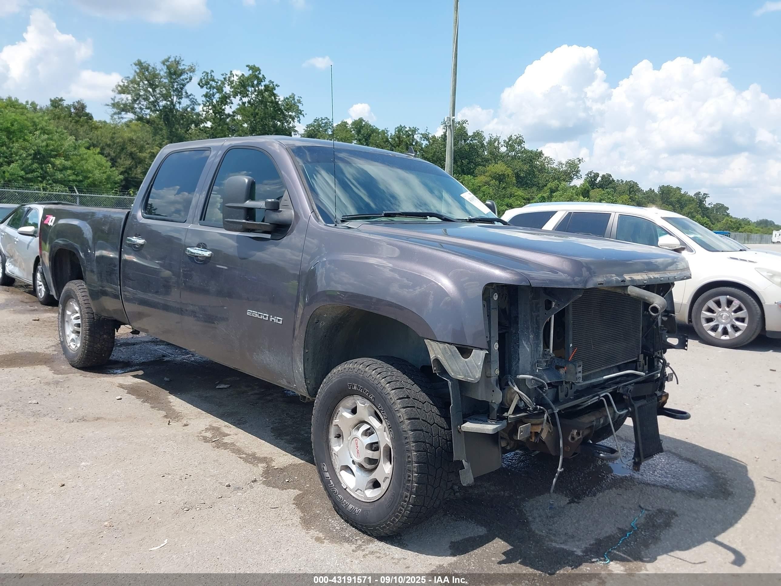 2010 GMC Sierra 2500HD SLE, VIN 1GT4K0BG3AF137048 — Front end