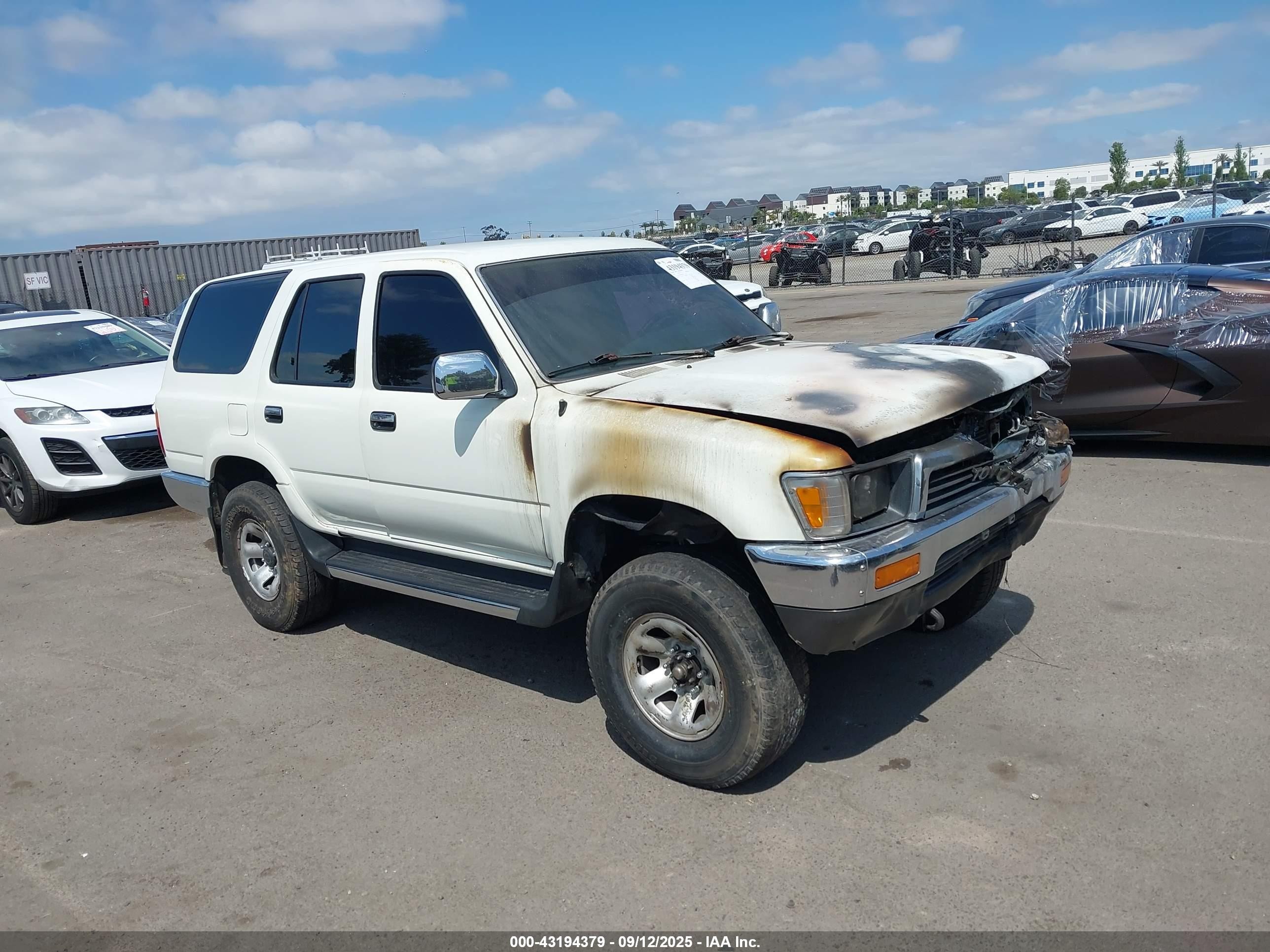 1991 Toyota 4Runner, VIN JT3VN39W2M8019807 — Front end
