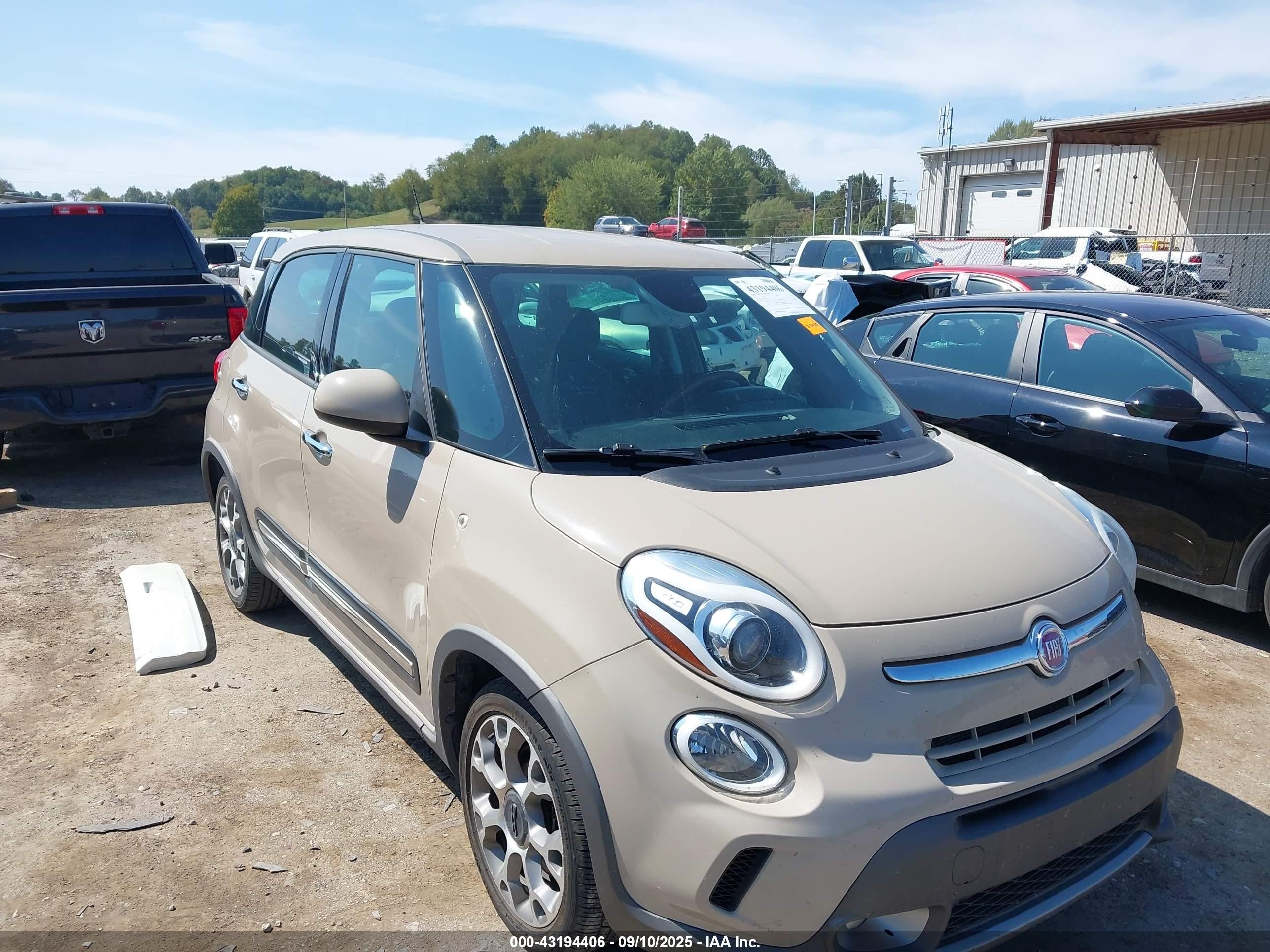 2015 FIAT 500L Urbana Trekking, VIN ZFBCFADH9FZ033832 — Rear end