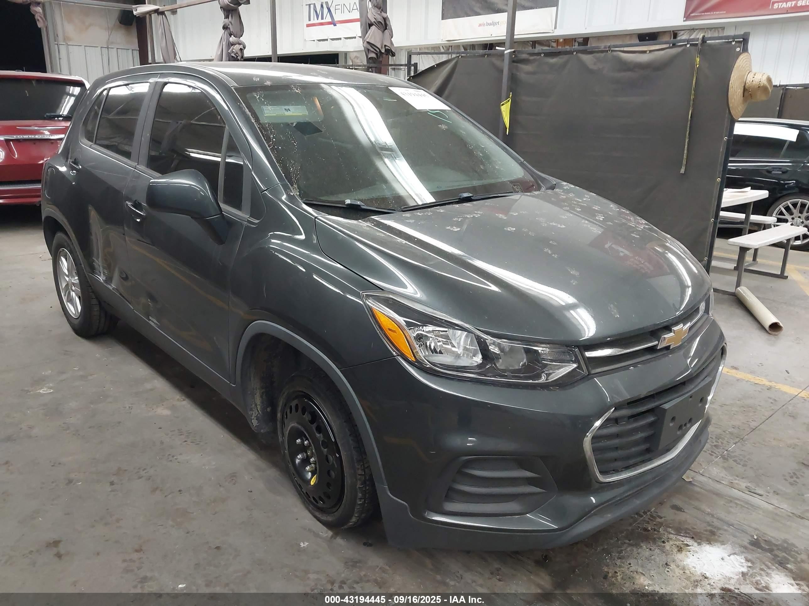 2020 Chevrolet Trax LS, VIN 3GNCJKSB2LL204561 — Side