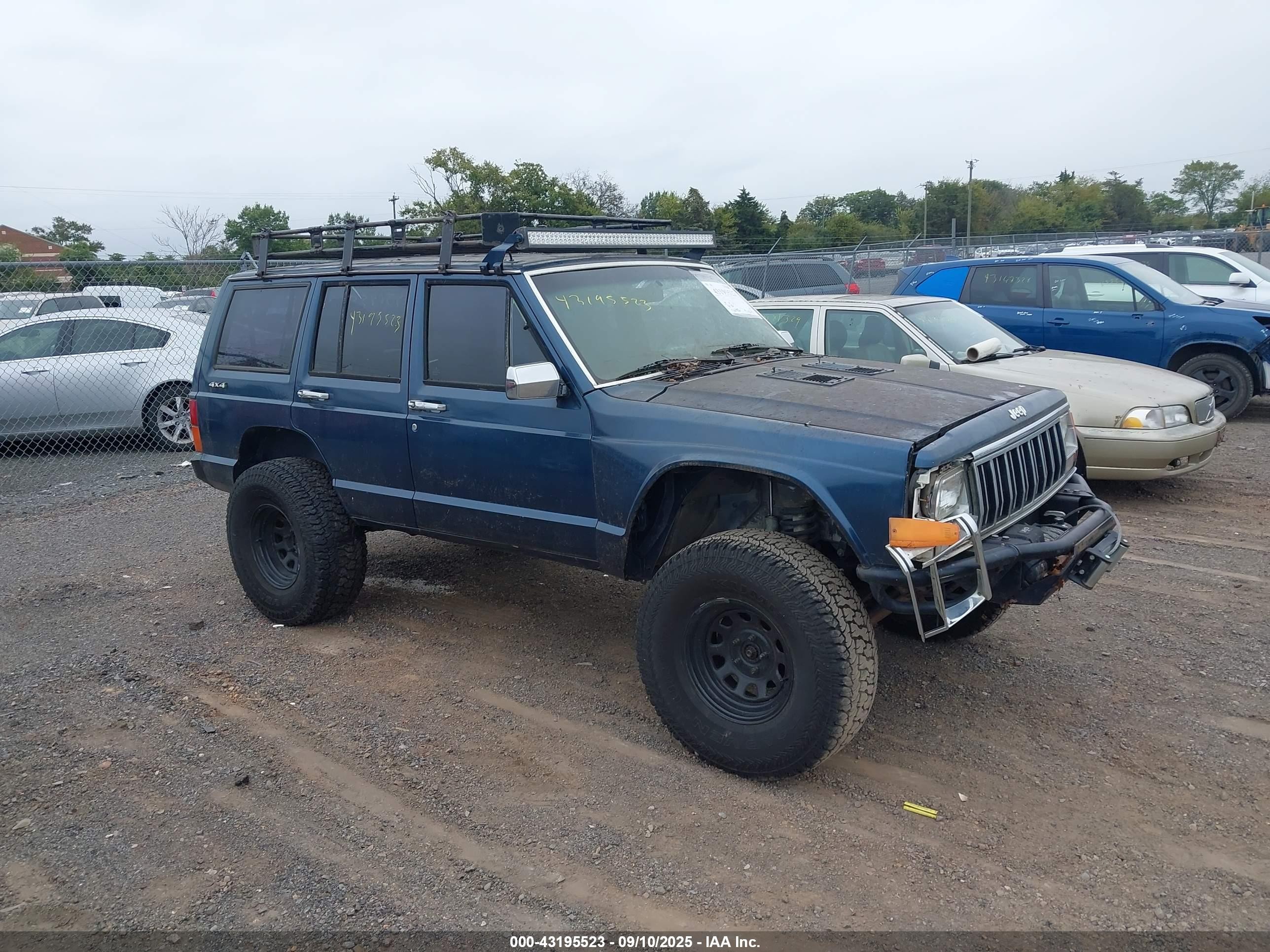 1991 Jeep Cherokee, VIN 1J4FJ58SXML597313 — Front end
