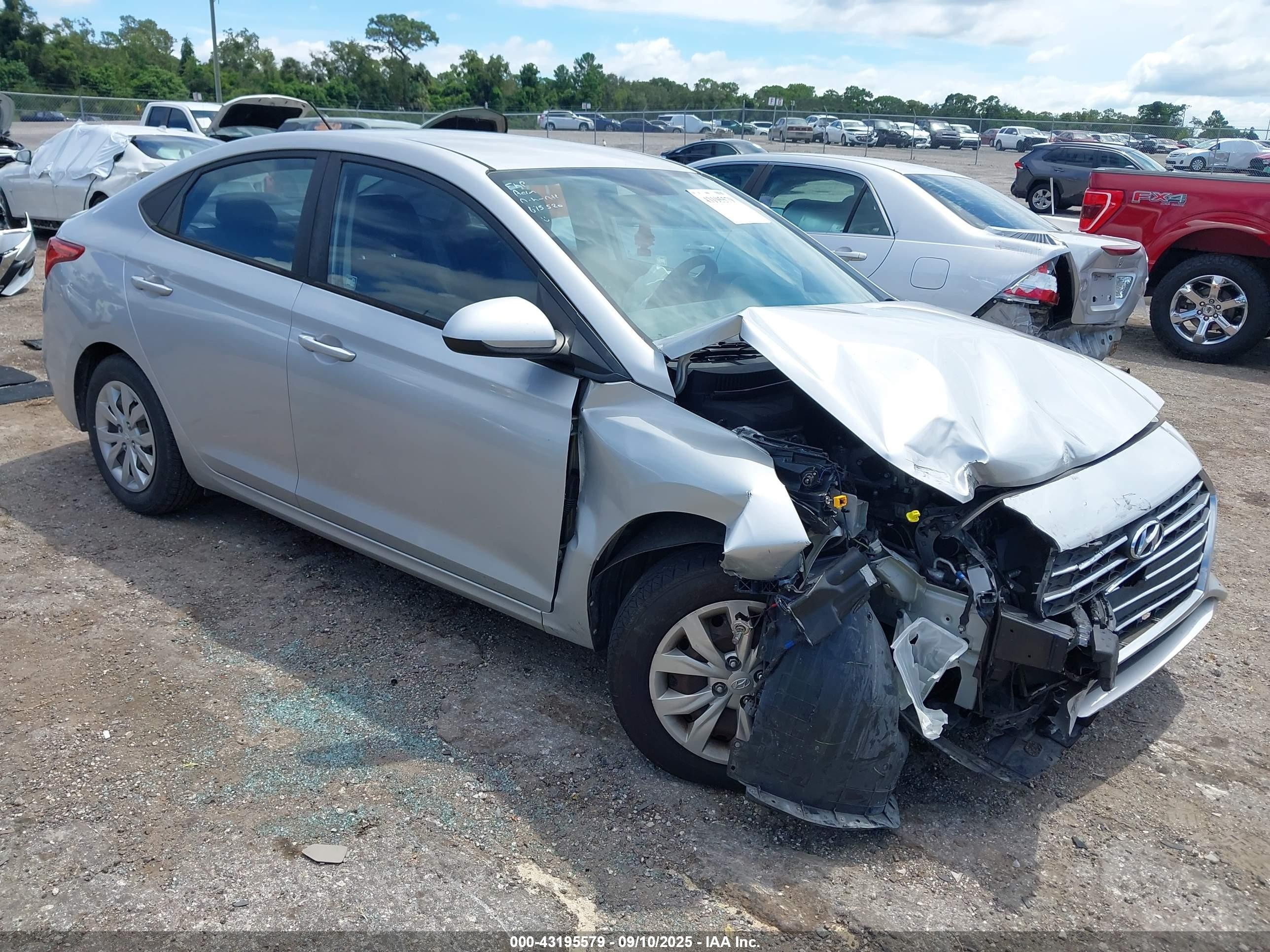2020 Hyundai Accent SE, VIN 3KPC24A60LE108373 — Front end