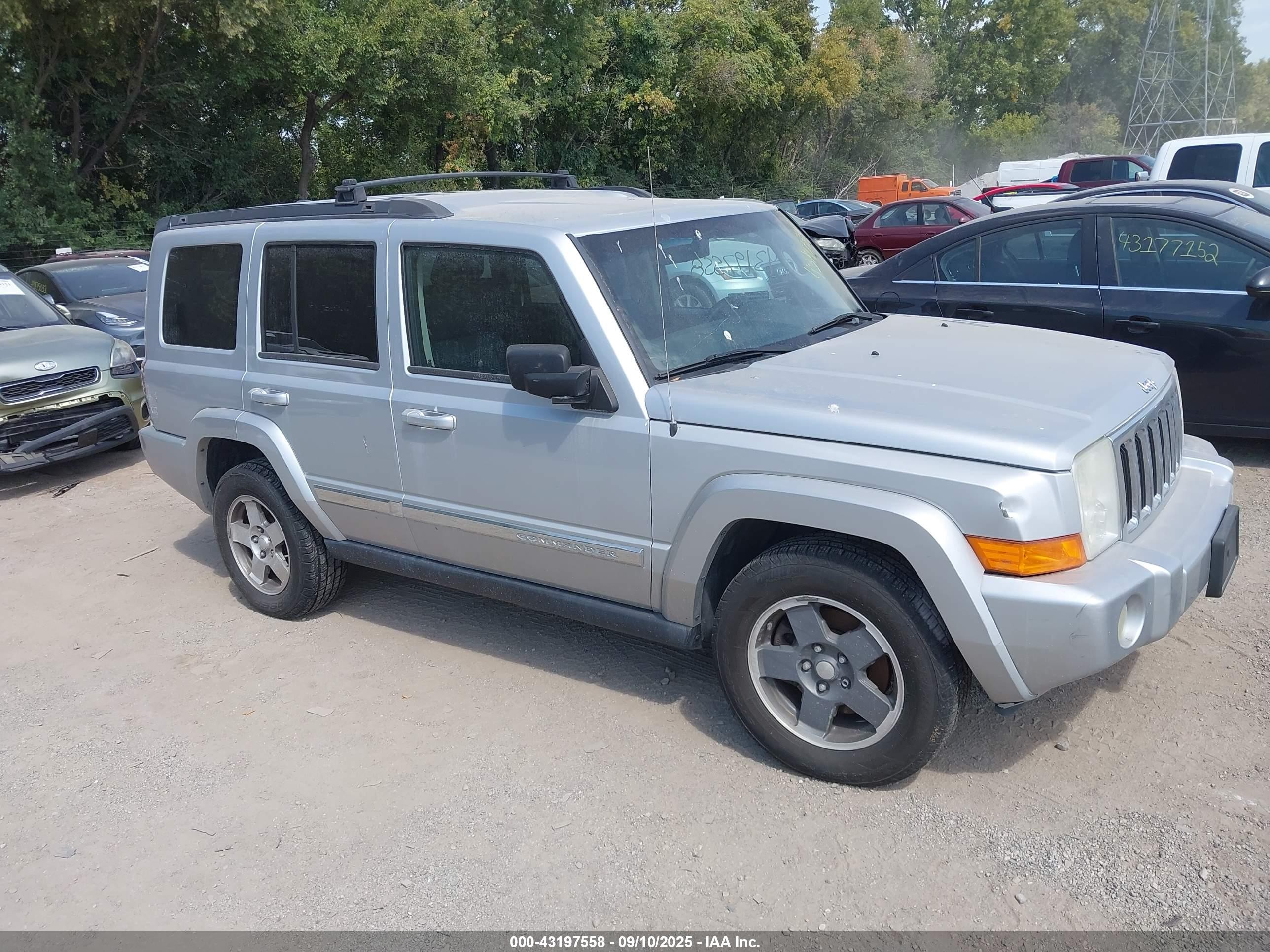 2010 Jeep Commander Sport, VIN 1J4RG4GK3AC130074 — Front end