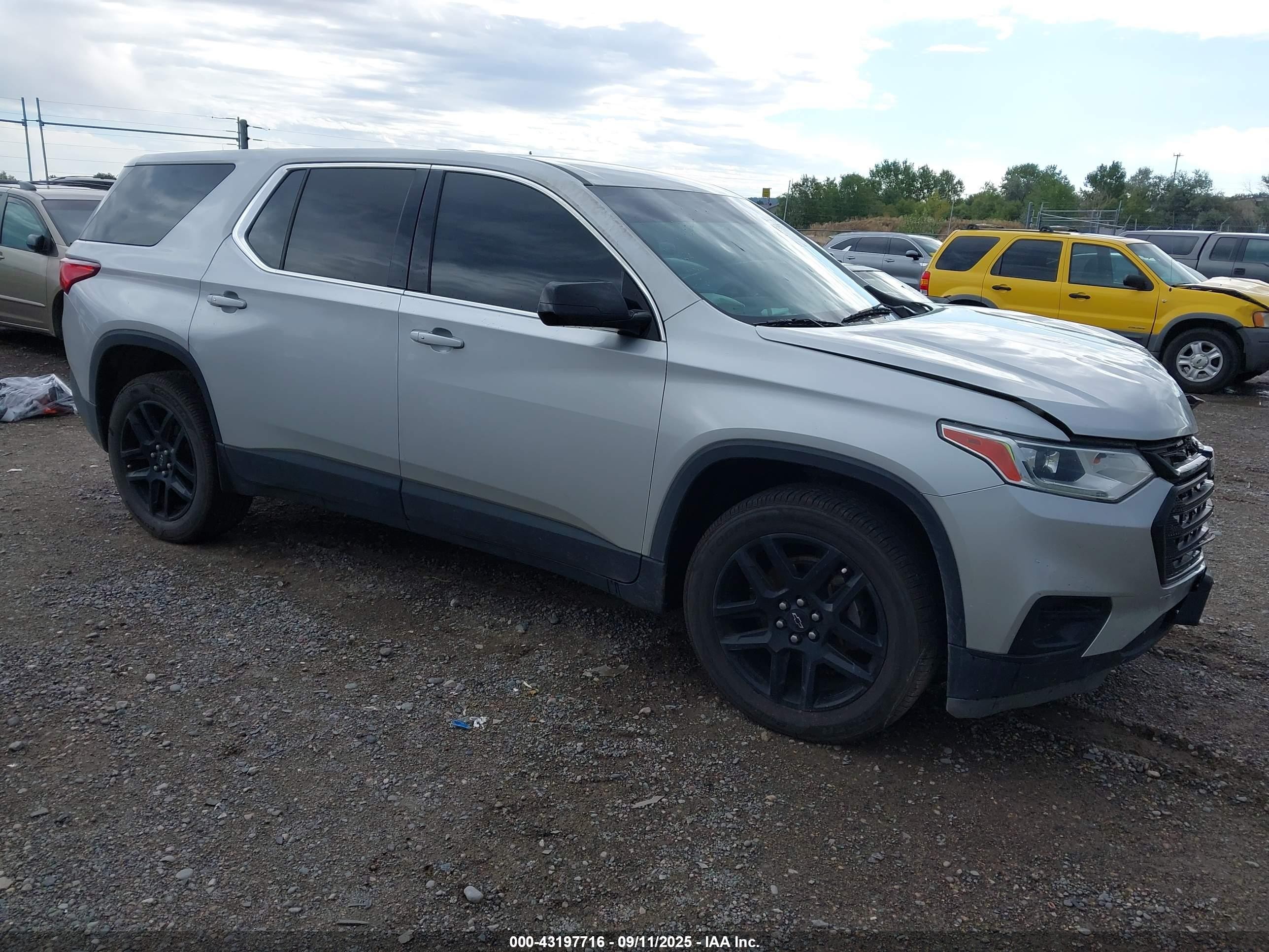 2019 Chevrolet Traverse LS, VIN 1GNERFKW5KJ314599 — Front end