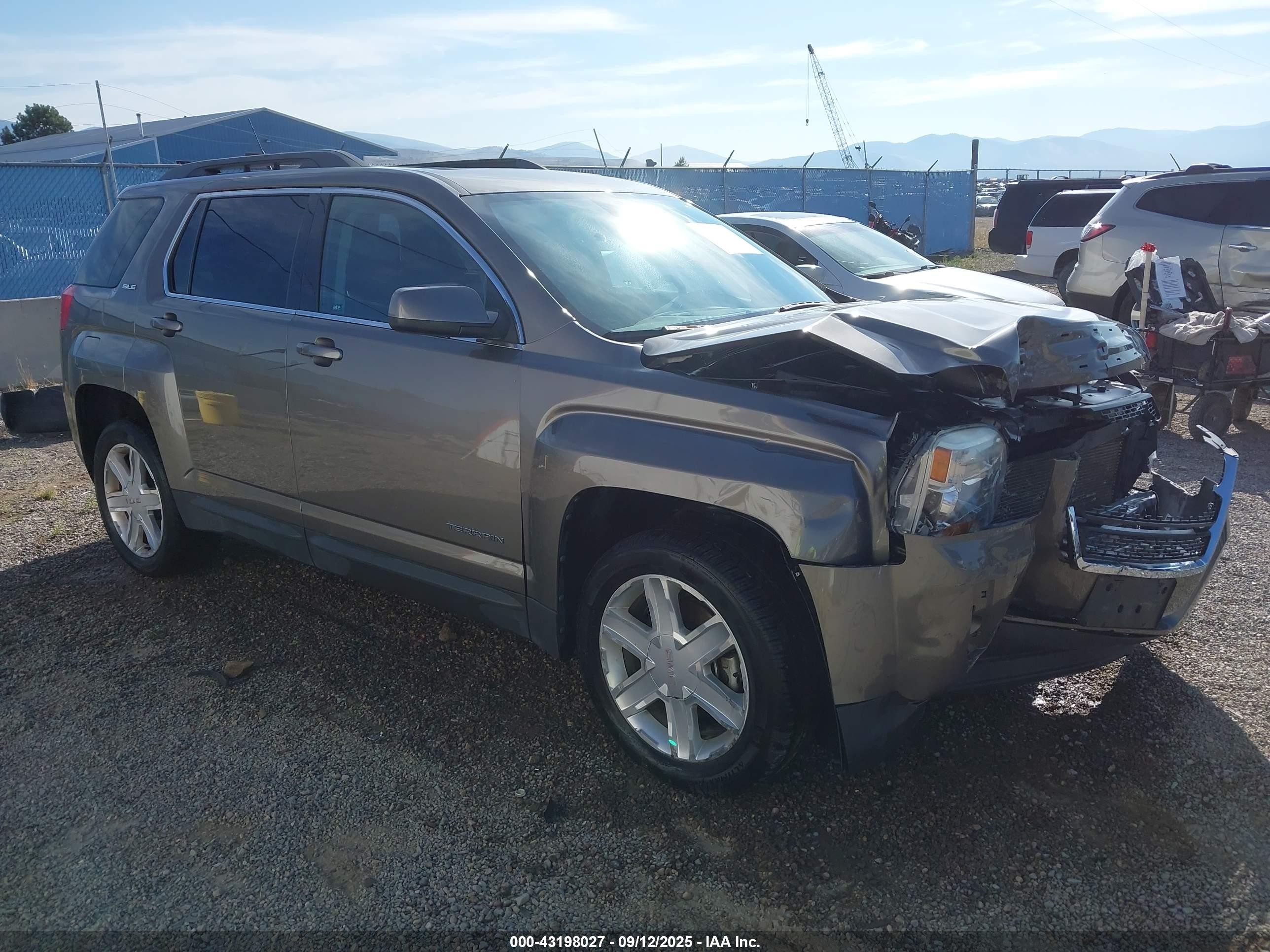 2011 GMC Terrain SLE-2, VIN 2CTFLTE51B6448737 — Front end