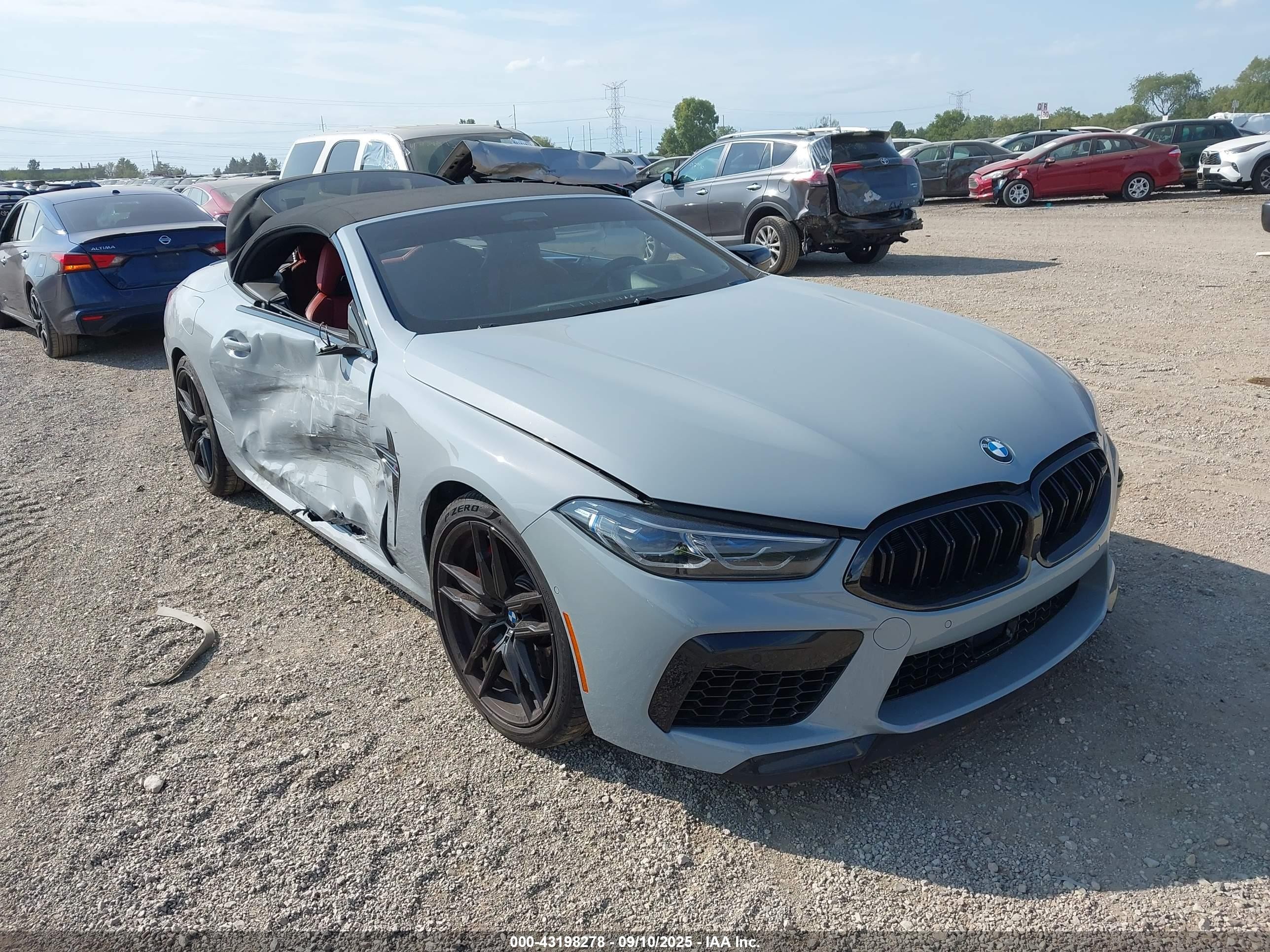 2024 BMW M8 Competition, VIN WBSDZ0C0XRCR41866 — Бок