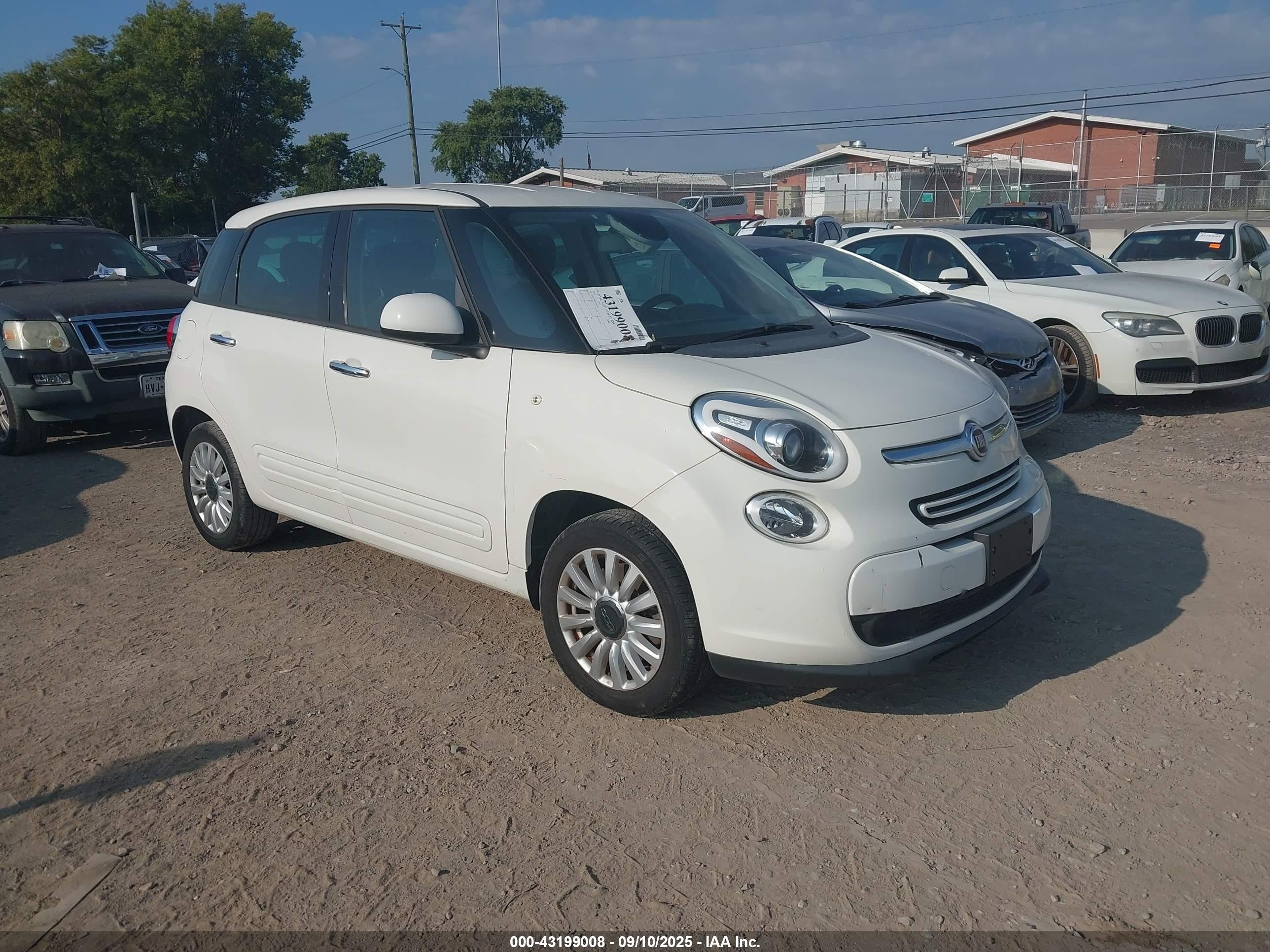 2015 FIAT 500L Easy, VIN ZFBCFABH5FZ031305 — Rear end