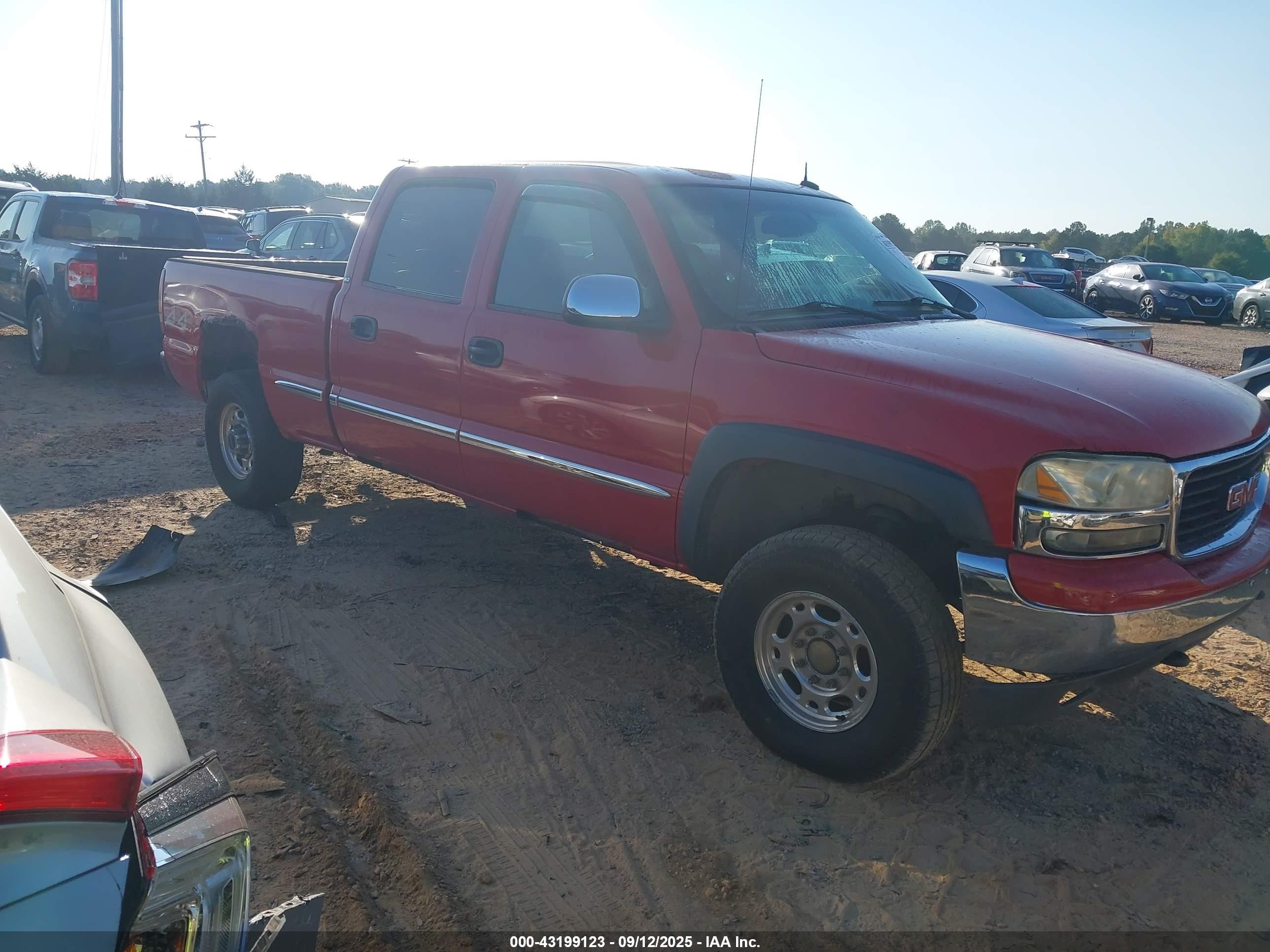 2002 GMC Sierra 1500HD SLE, VIN 1GTGK13U92F219486 — Engine fire