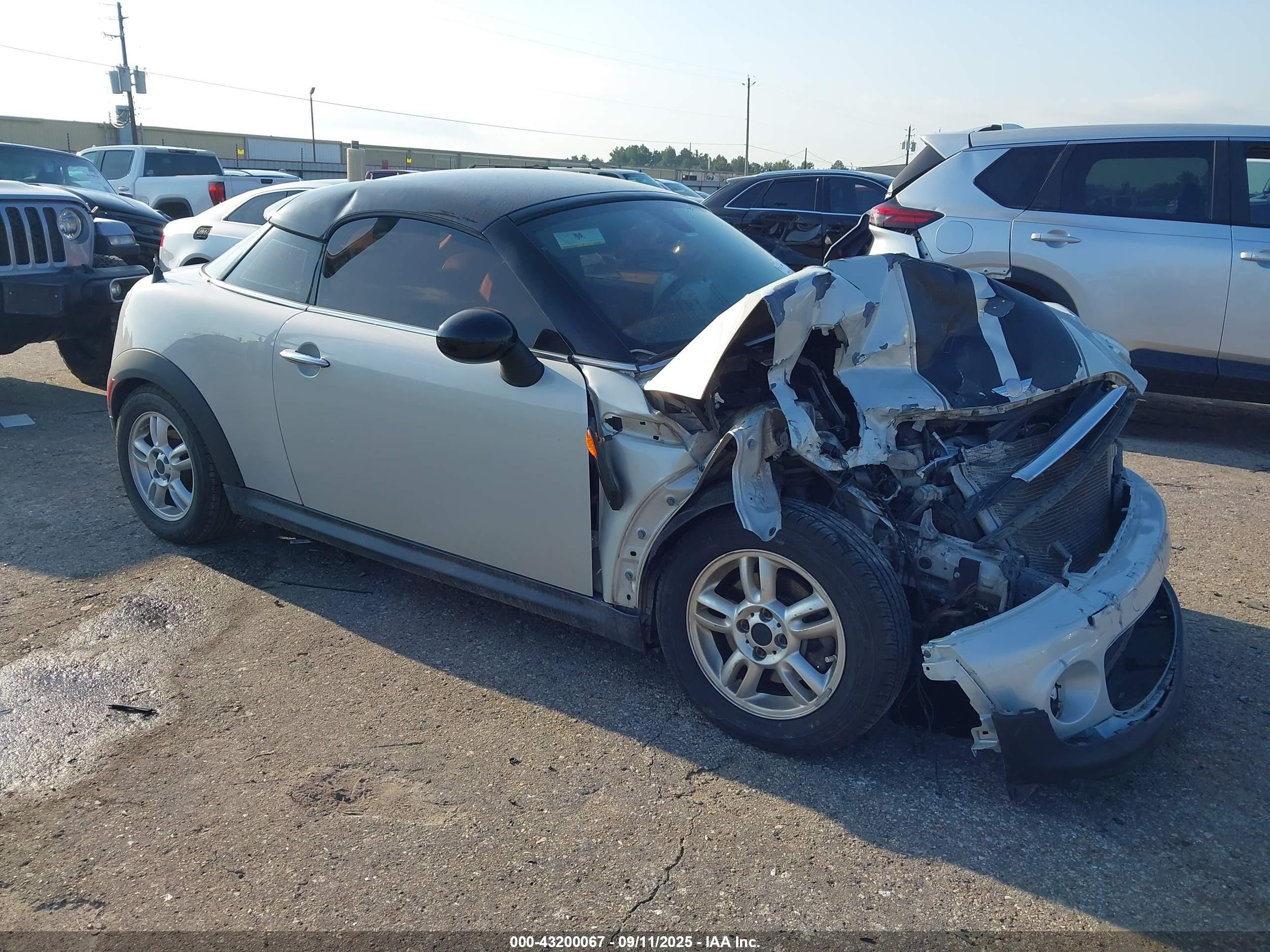 2012 MINI Coupe, VIN WMWSX1C51CT164097 — Перед