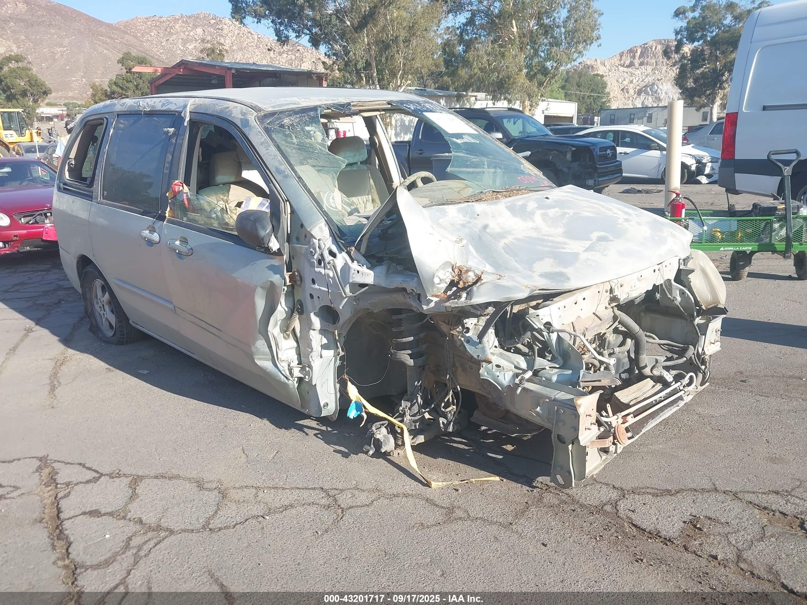 2002 Mazda MPV LX, VIN JM3LW28A620323693 — Front end