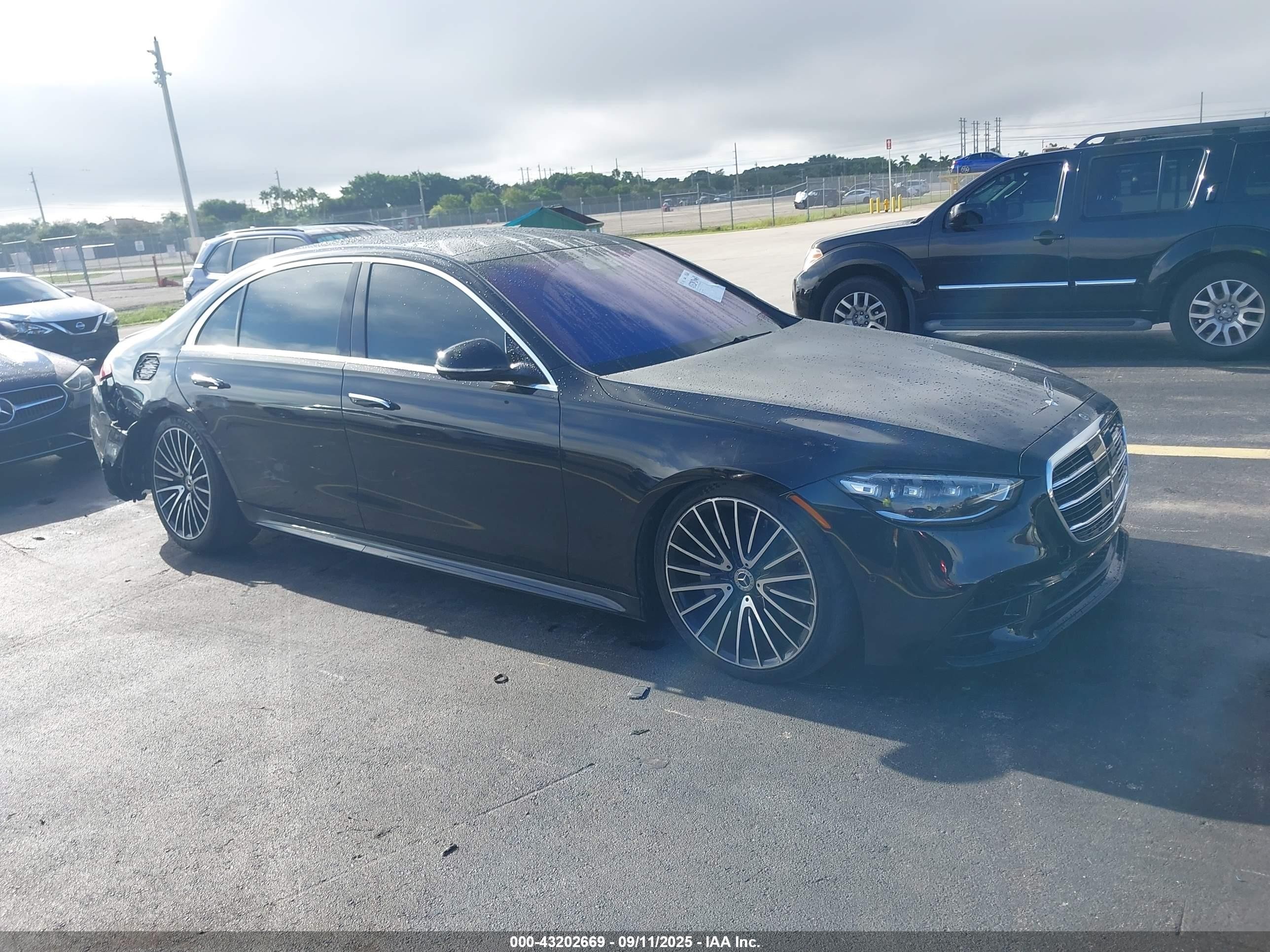 2021 Mercedes-Benz S 580, VIN W1K6G7GB9MA049709 — Side
