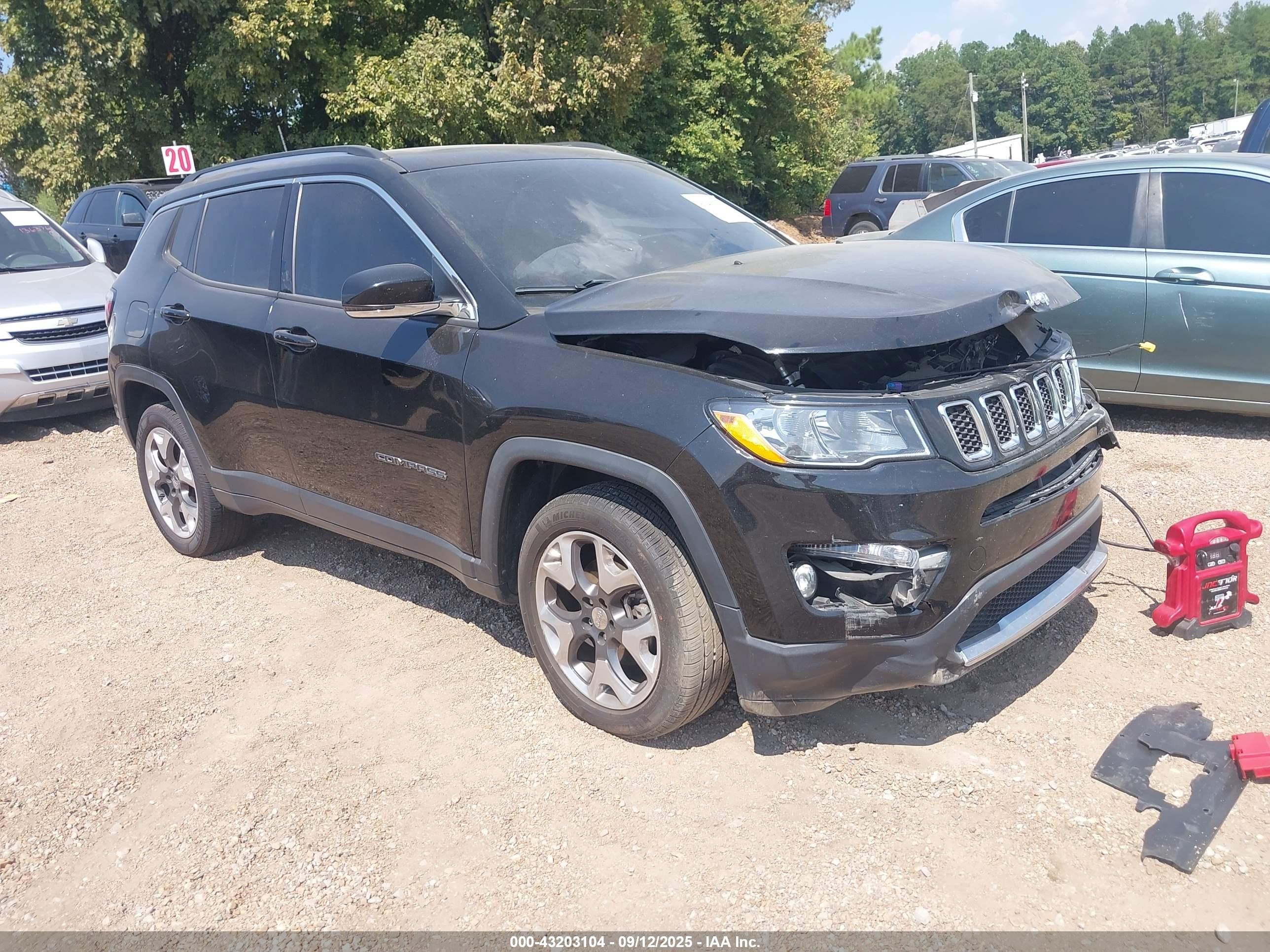 2019 Jeep Compass Limited, VIN 3C4NJDCB7KT638615 — Перед