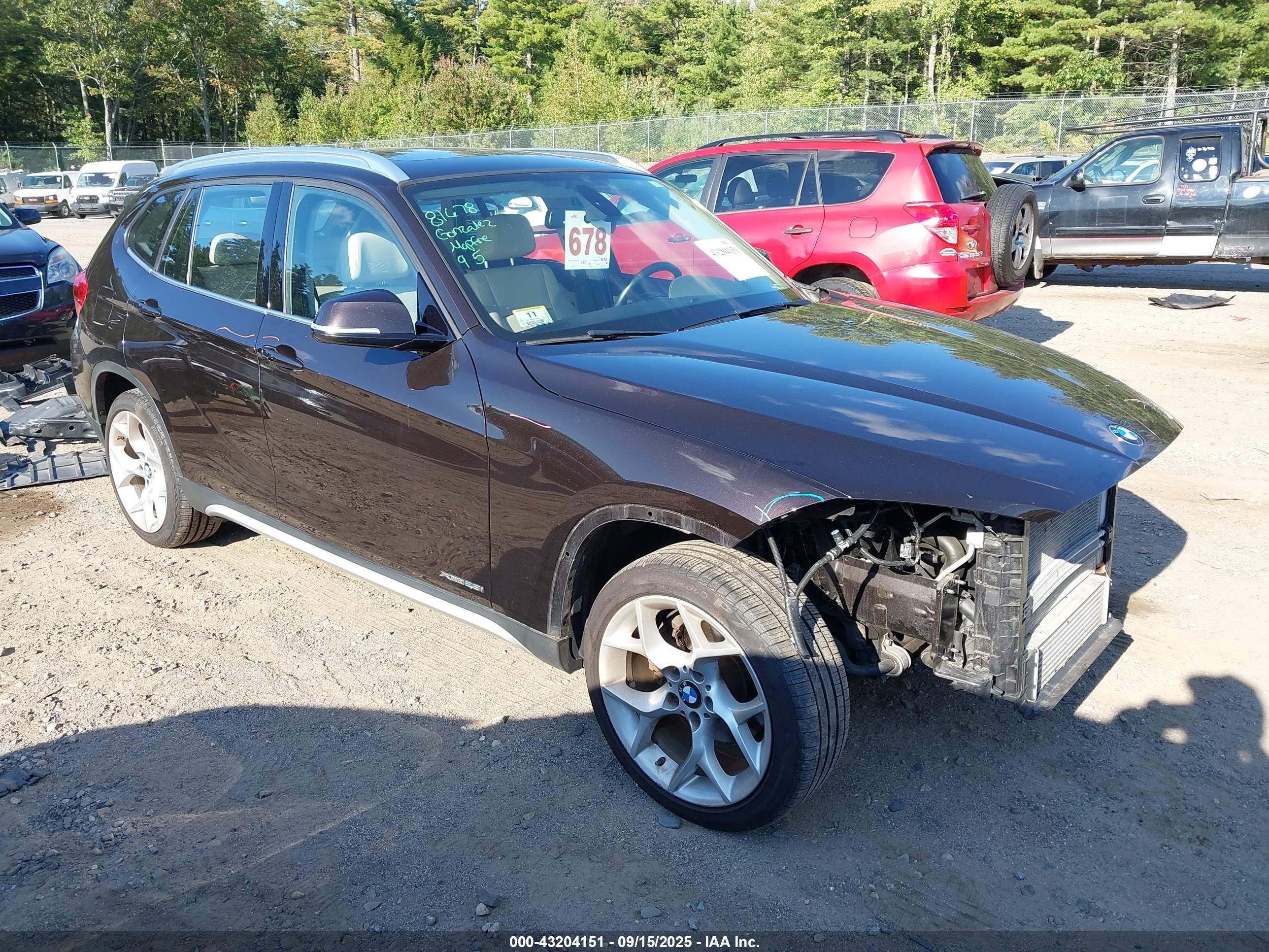 2015 BMW X1 xDrive28i, VIN WBAVL1C59FVY35209 — Front end
