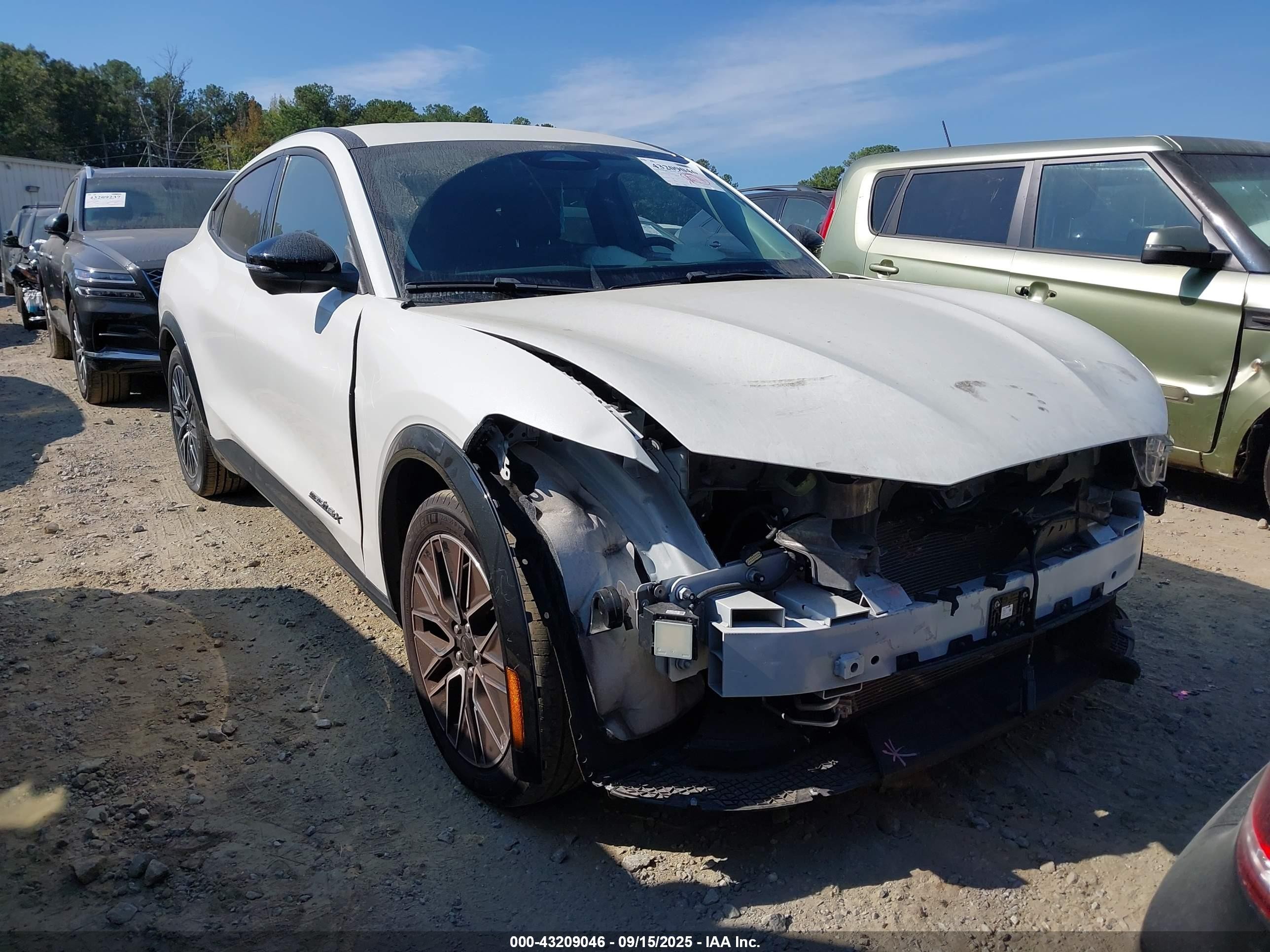 2024 Ford Mustang Mach-E Premium, VIN 3FMTK3SU9RMA04319 — Front end