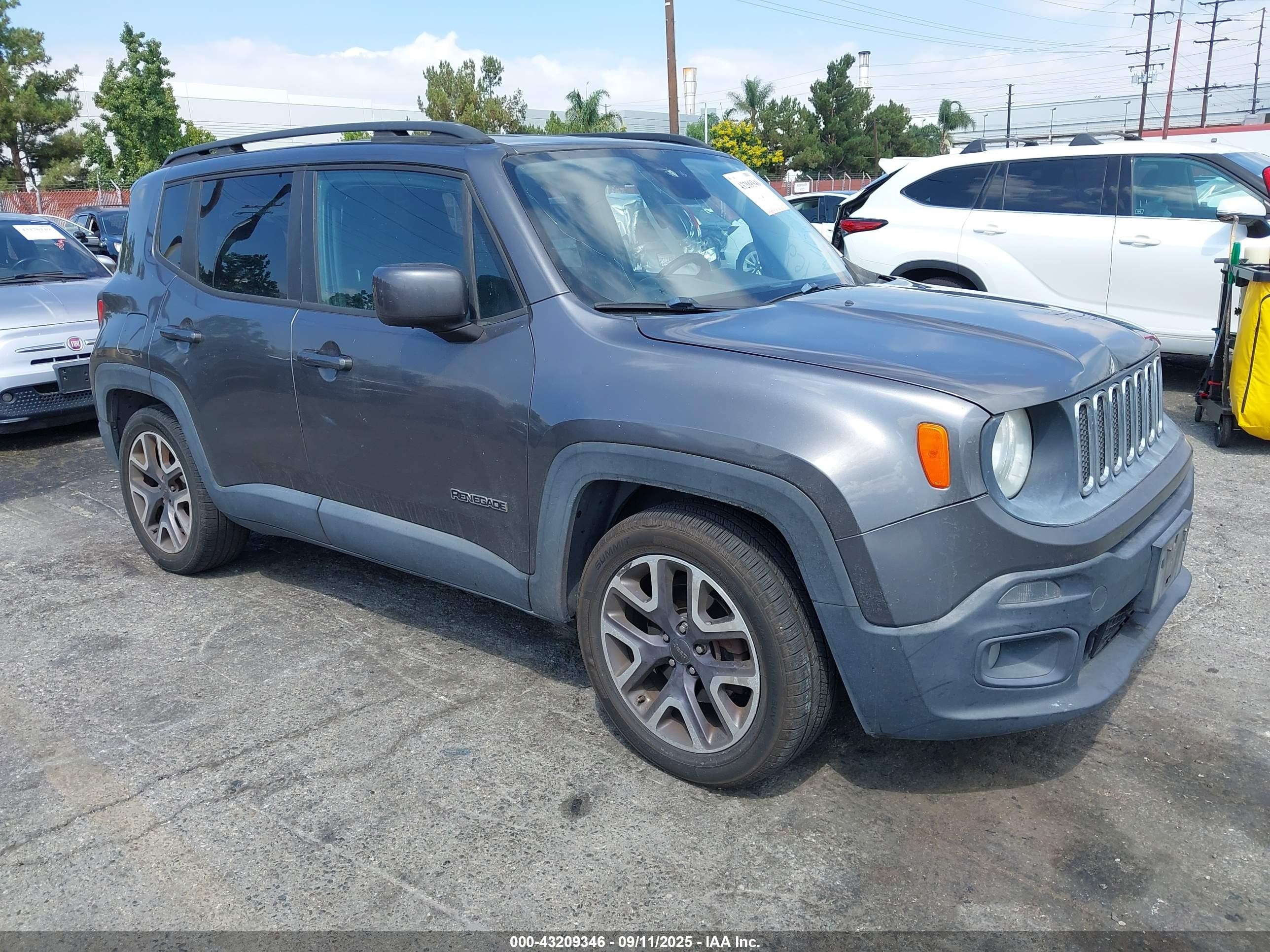 2016 Jeep Renegade Latitude, VIN ZACCJABT8GPC68323 — Rear end