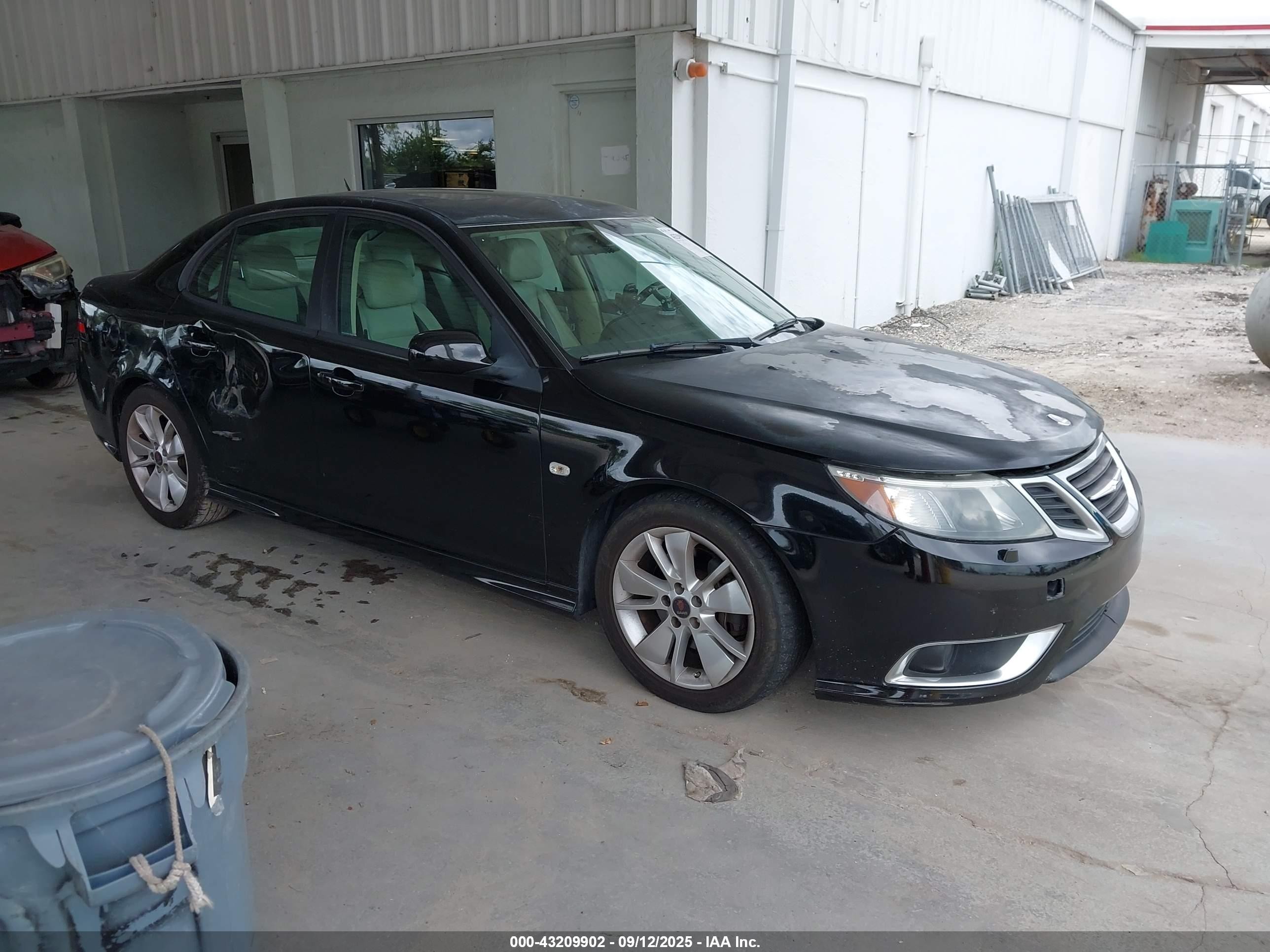 2011 Saab 9-3 Aero, VIN YS3FC4CY5B1305431 — Side