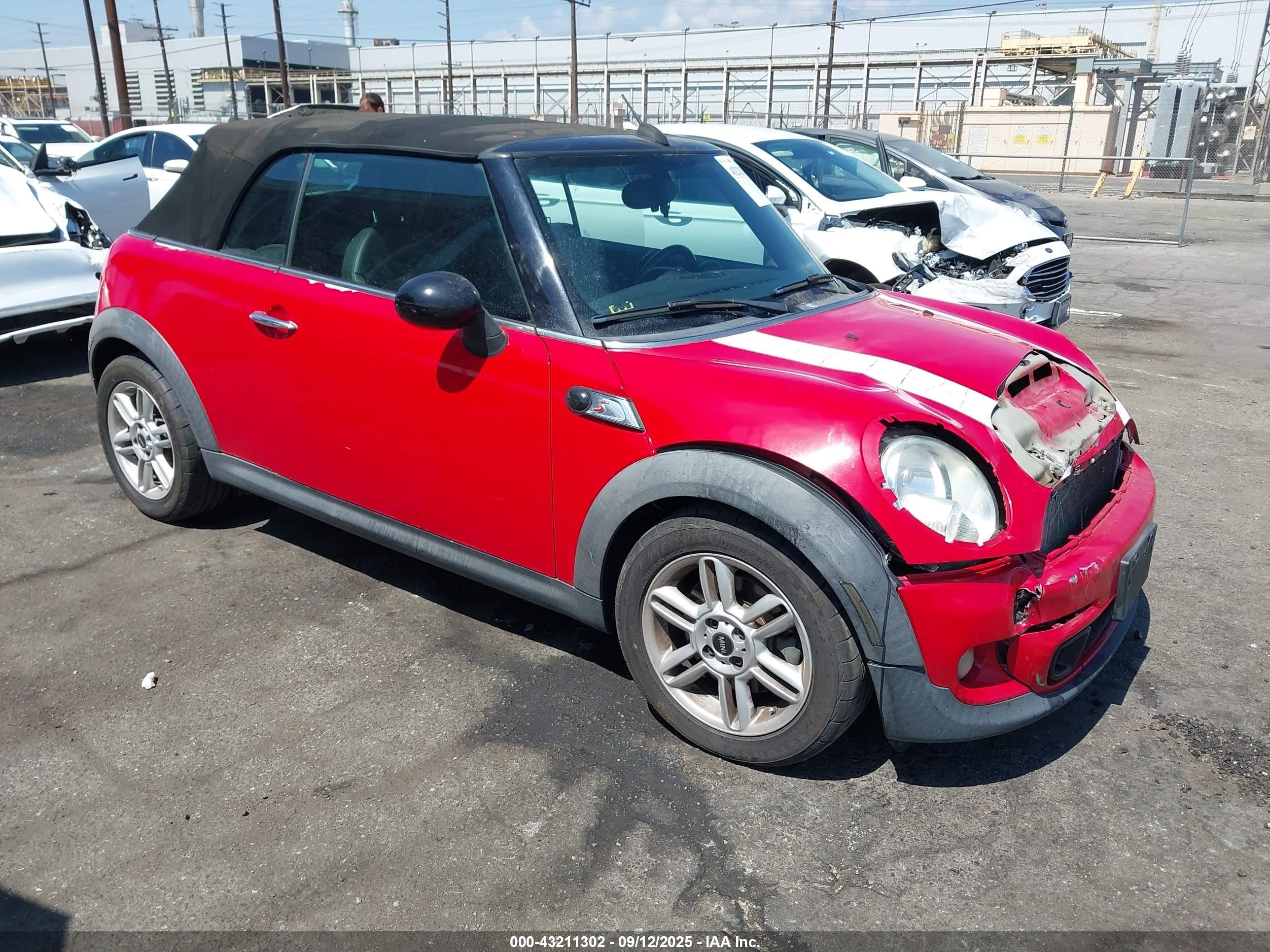 2014 MINI Convertible S, VIN WMWZP3C57ET706932 — Перед