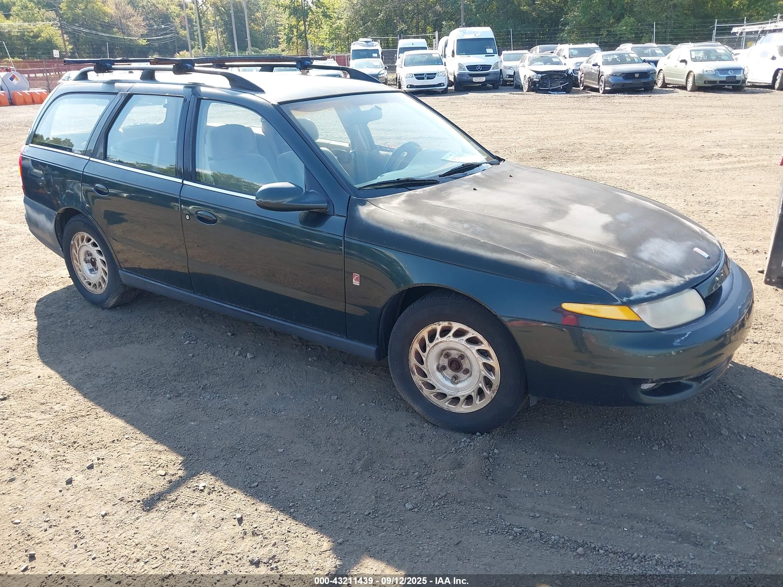 2000 Saturn LW, VIN 1G8JW82R7YY681469 — Rear end
