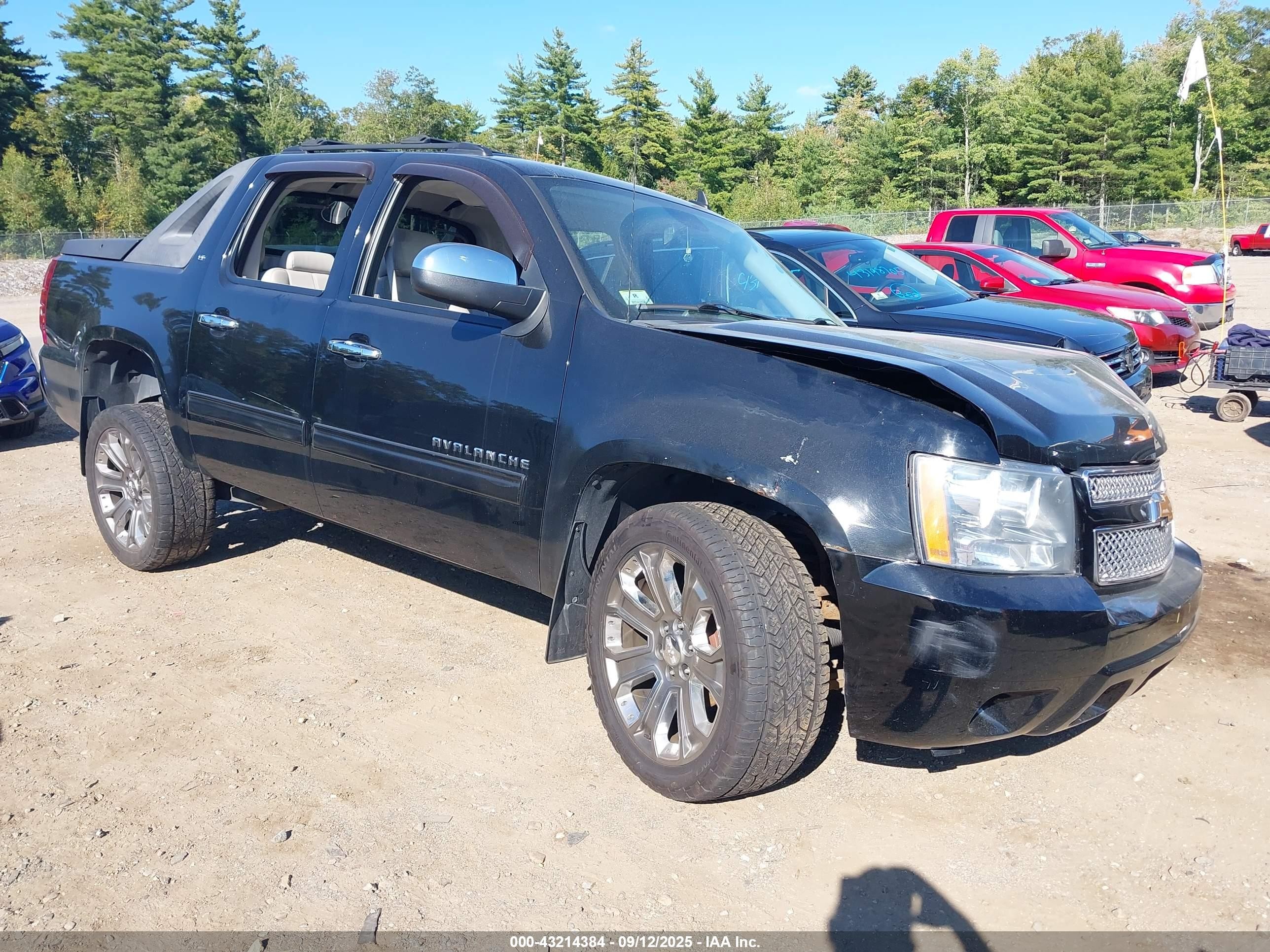 2012 Chevrolet Avalanche LT, VIN 3GNTKFE71CG165241 — Перед