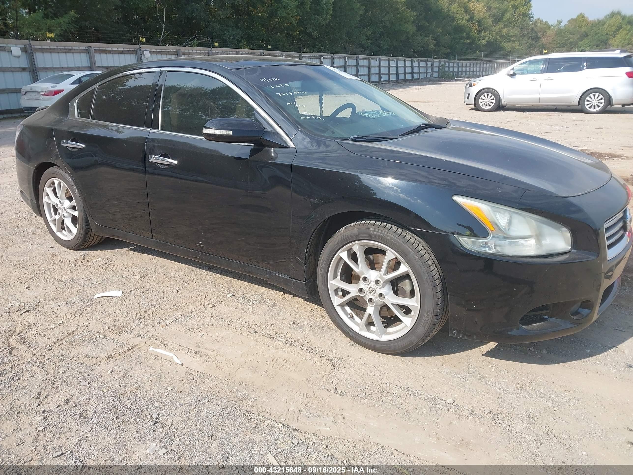 2012 Nissan Maxima SV, VIN 1N4AA5AP4CC832511 — Бок