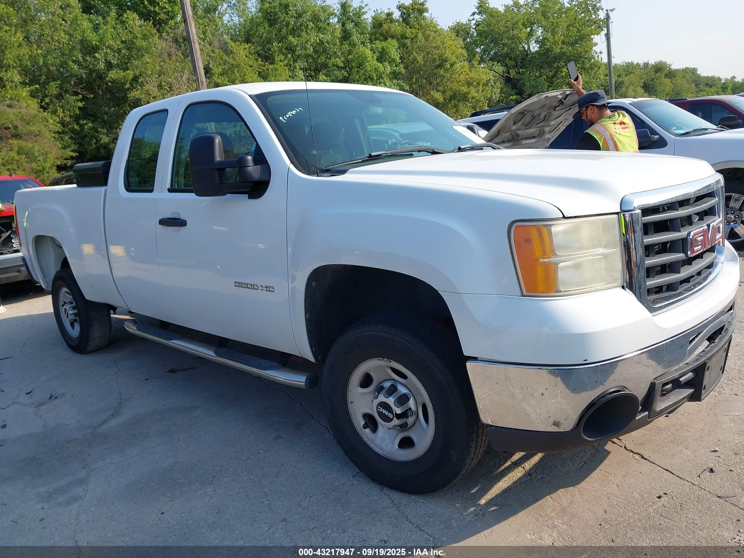 2010 GMC Sierra 2500HD, VIN 1GT5CZBG4AZ240077 — All over